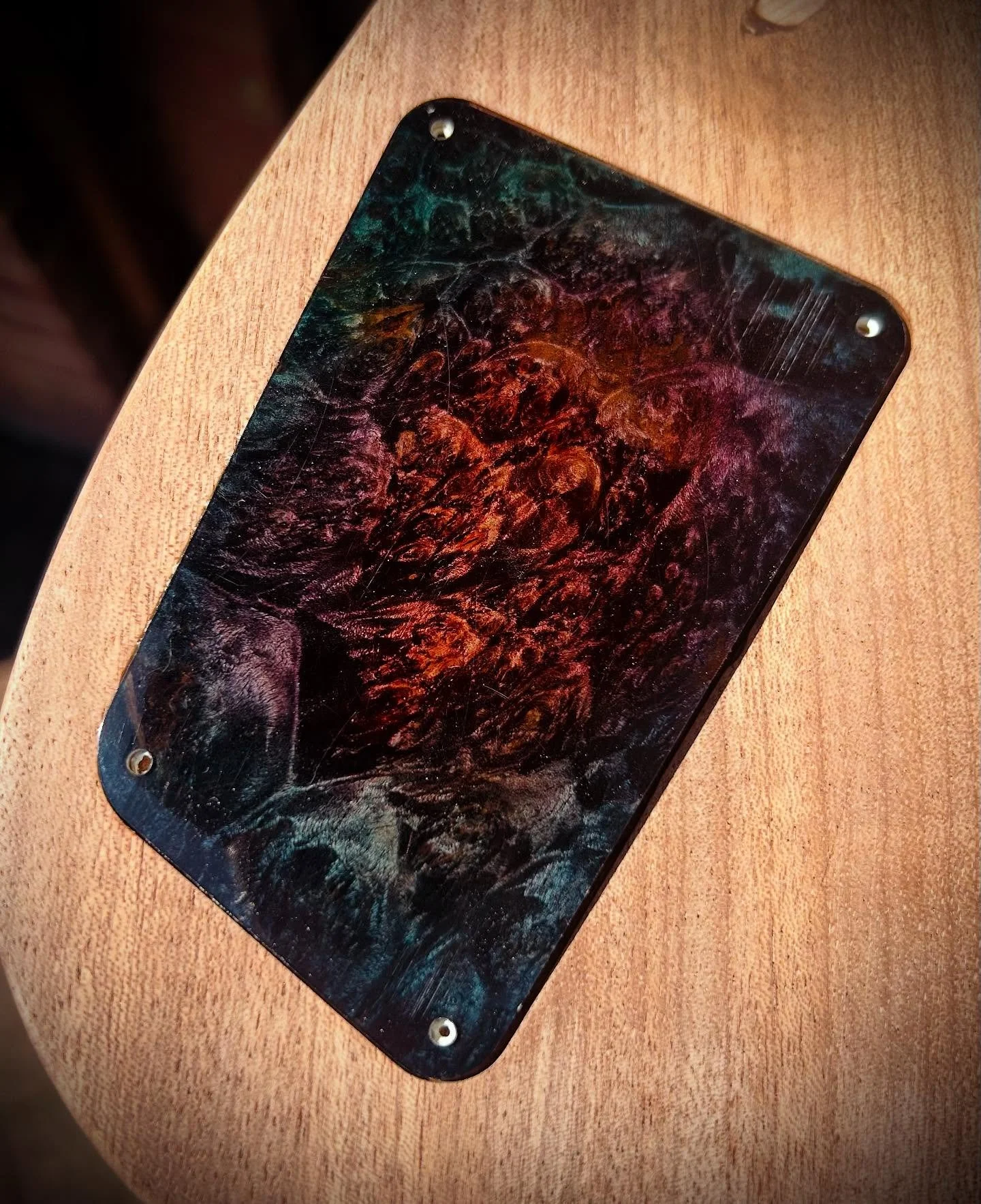 I&rsquo;m using this beautiful burl maple wood to create a stained control cover for the back of a mahogany build with burl maple top 👌. #ukbuiltguitars #ukcustomguitars #customguitar #customguitarbuild #boutiqueguitarshowcase #boutiqueguitar #burlm