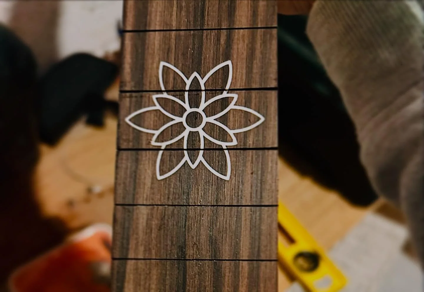 Vyver (pond) waterlily 12th fret inlay. Thanks to Boatyard Workshop for their CNC expertise and guitar crafting wisdom🙏 #boatyardworkshop #customguitarbuild #customguitar #ukcustomguitars #boutiqueguitars #12thfret #12thfretinlay