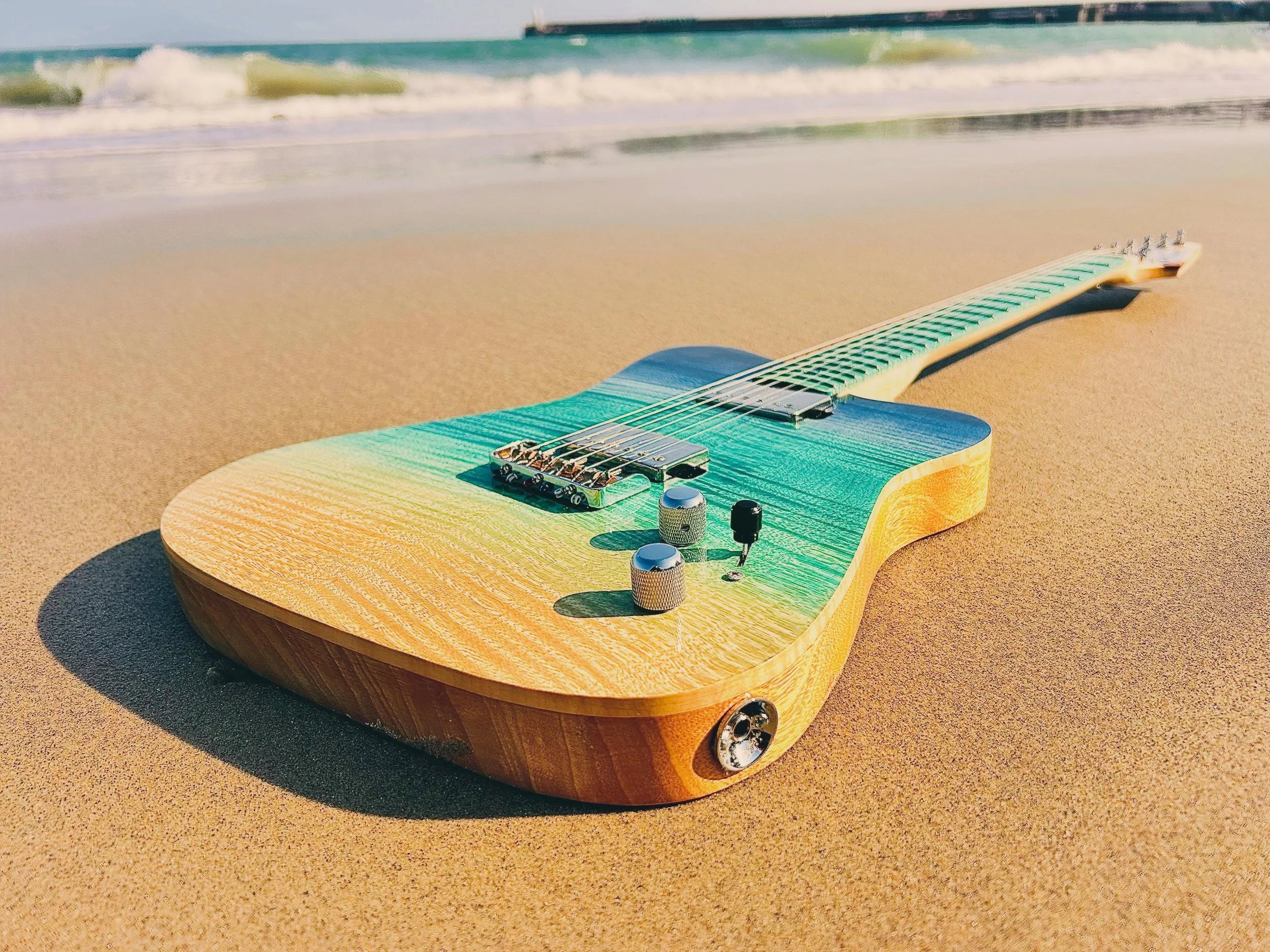Handcrafted in Kent using select tonewoods and premium hardware.

This build combines a flame maple top, custom ocean fade finish, flame maple fingerboard and hybrid-vintage Alnico II humbuckers into a guitar that feels both modern and familiar.

Coa