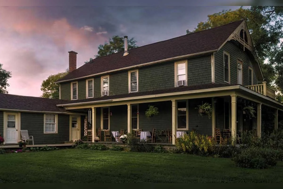 THE CARTER HOUSE (B&B HK) – The Carter House in Kagawong is a 125-year-old home transformed into luxury accommodation, offering an intimate bed and breakfast experience in a relaxed and comfortable setting. Located in the heart of the village at 77 M