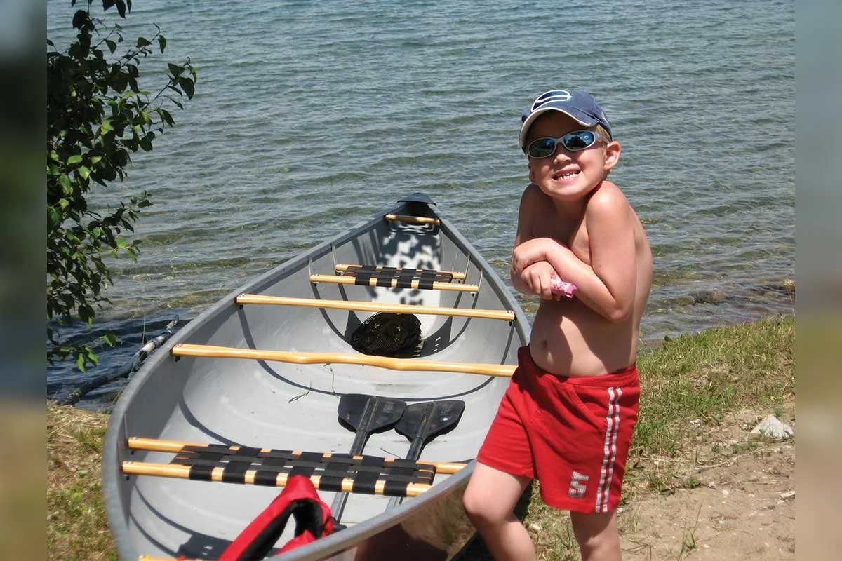 PIRATE’S COVE COTTAGES (HK) – Pirate’s Cove Cottages and Brookwood Brae Golf Course create this four-season luxury resort for family fun and relaxation. Well-equipped deluxe two bedroom cottages on the shore of Lake Mindemoya. Golfing, boat rentals f