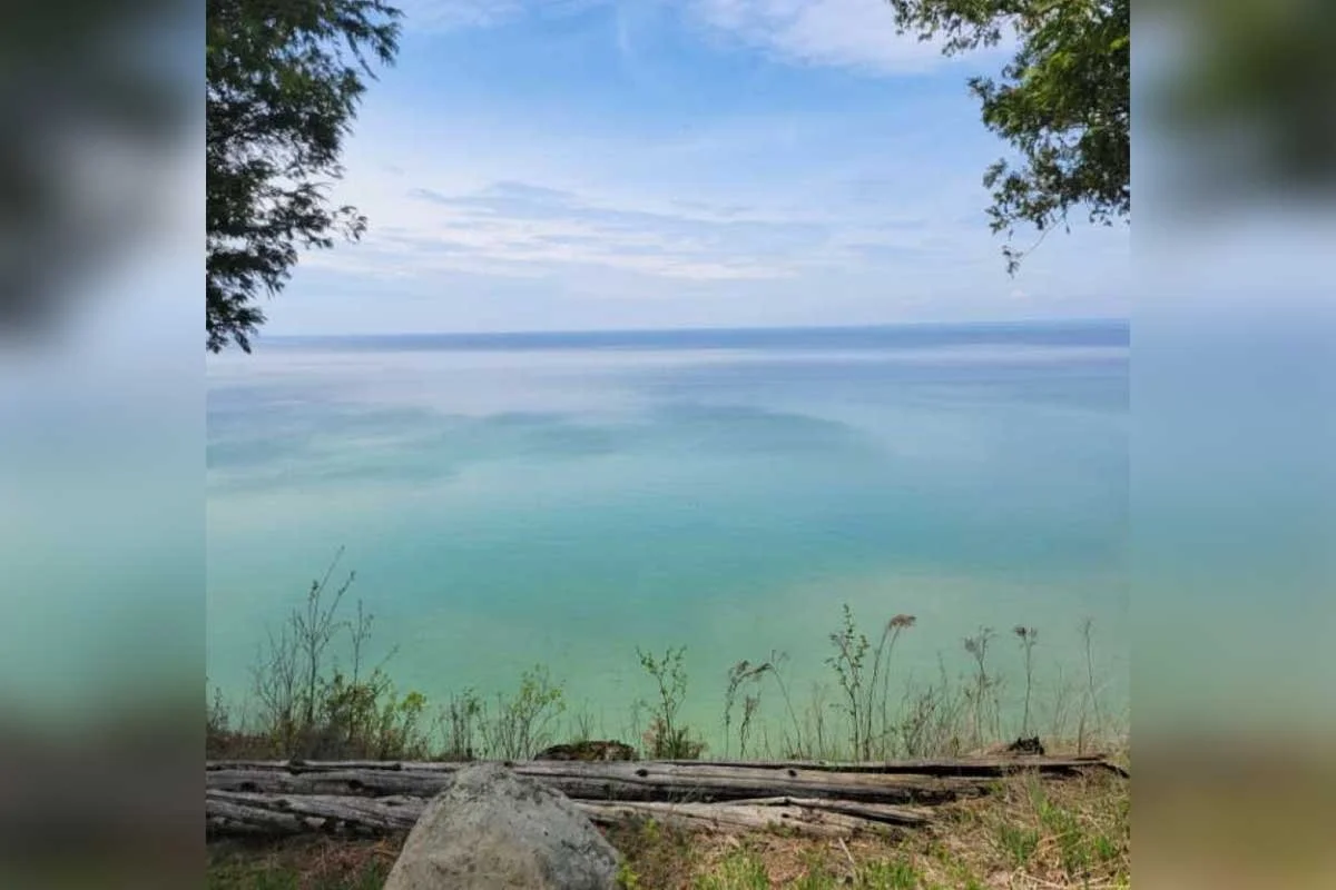 NIMKEE'S & LITTLE THUNDER'S HIKING TRAIL | Sheshegwaning | 3–6 hrs
This developing 20 km trail system on Sheshegwaning First Nation can be enjoyed in sections, with several routes offering beautiful views of the North Channel. Camping and picnic faci