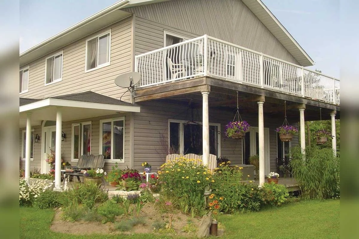 ON THE BAY BED AND BREAKFAST (B&B) – A family run Bed and Breakfast where you’ll experience the warmest hospitality and wonderful breakfasts at affordable rates. We offer 3 comfortable rooms with a view of Providence Bay.  Just steps to Manitoulin’s 