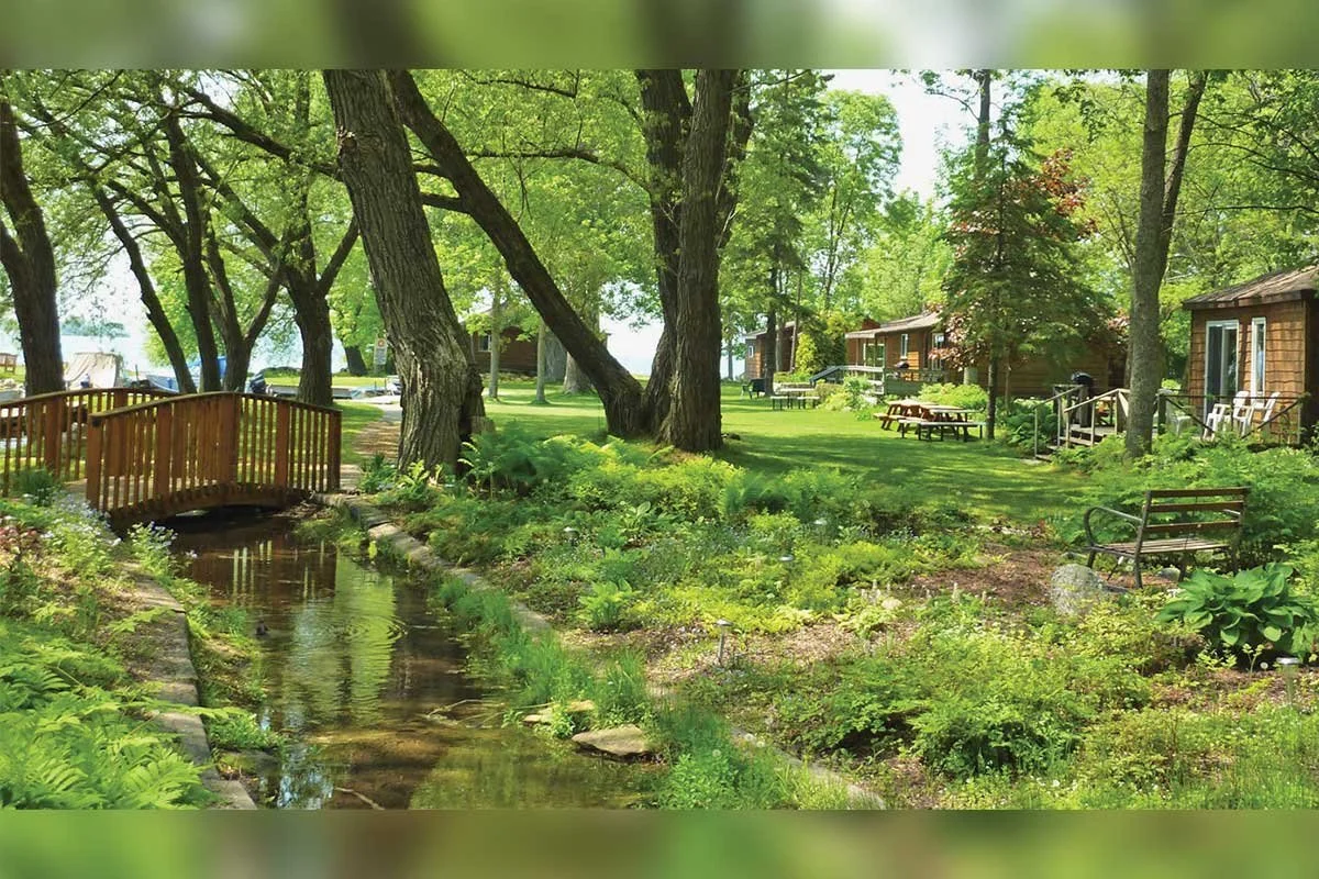 MANITOULIN RESORT (HK C TP) – A beautiful family resort on Lake Manitou, but only a three-minute drive to nearby Manitowaning and a 20-minute drive to Wiikwemkoong, one of Ontario’s largest First Nation communities. Golf, tennis and all shopping near