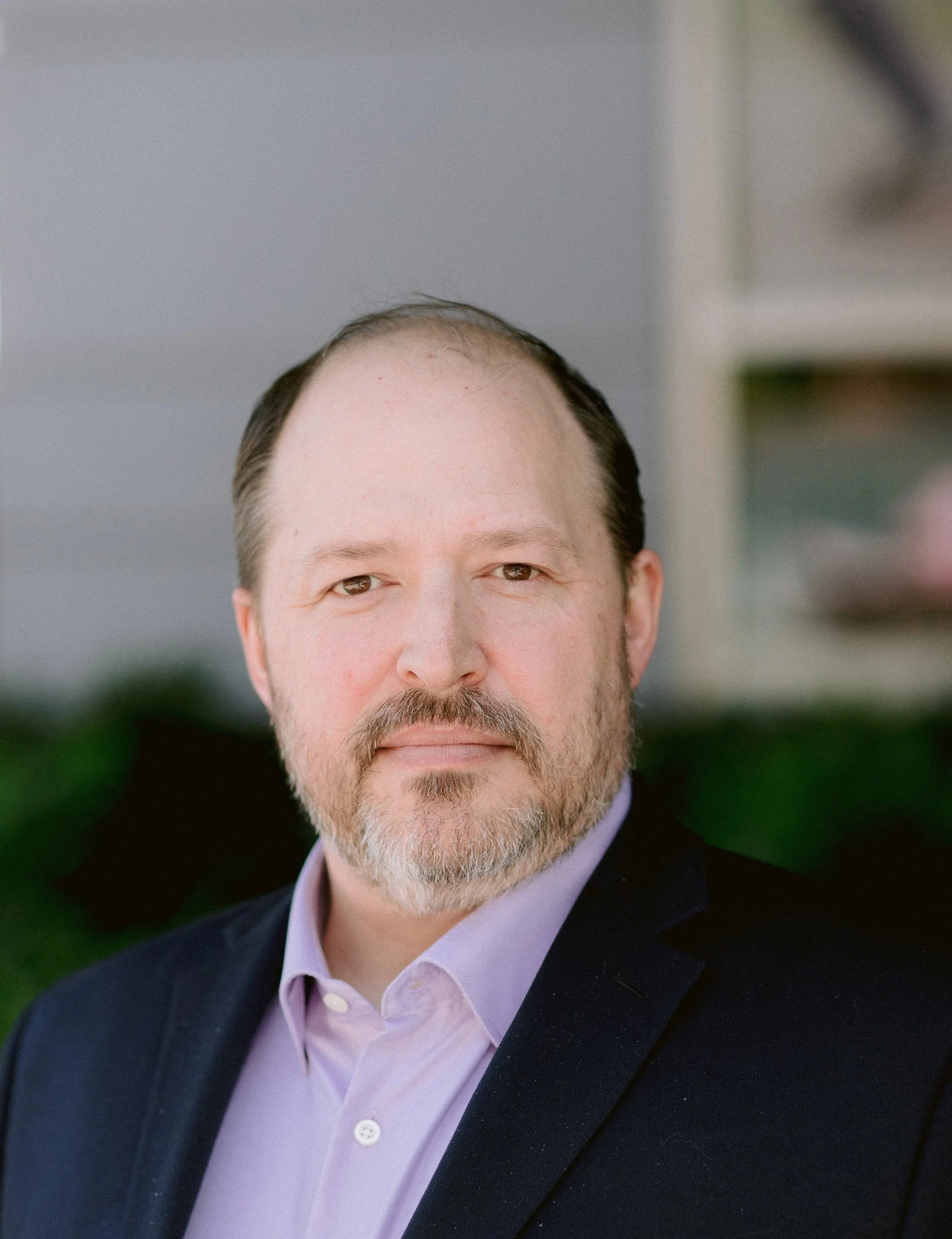 A middle-aged man with brown hair
