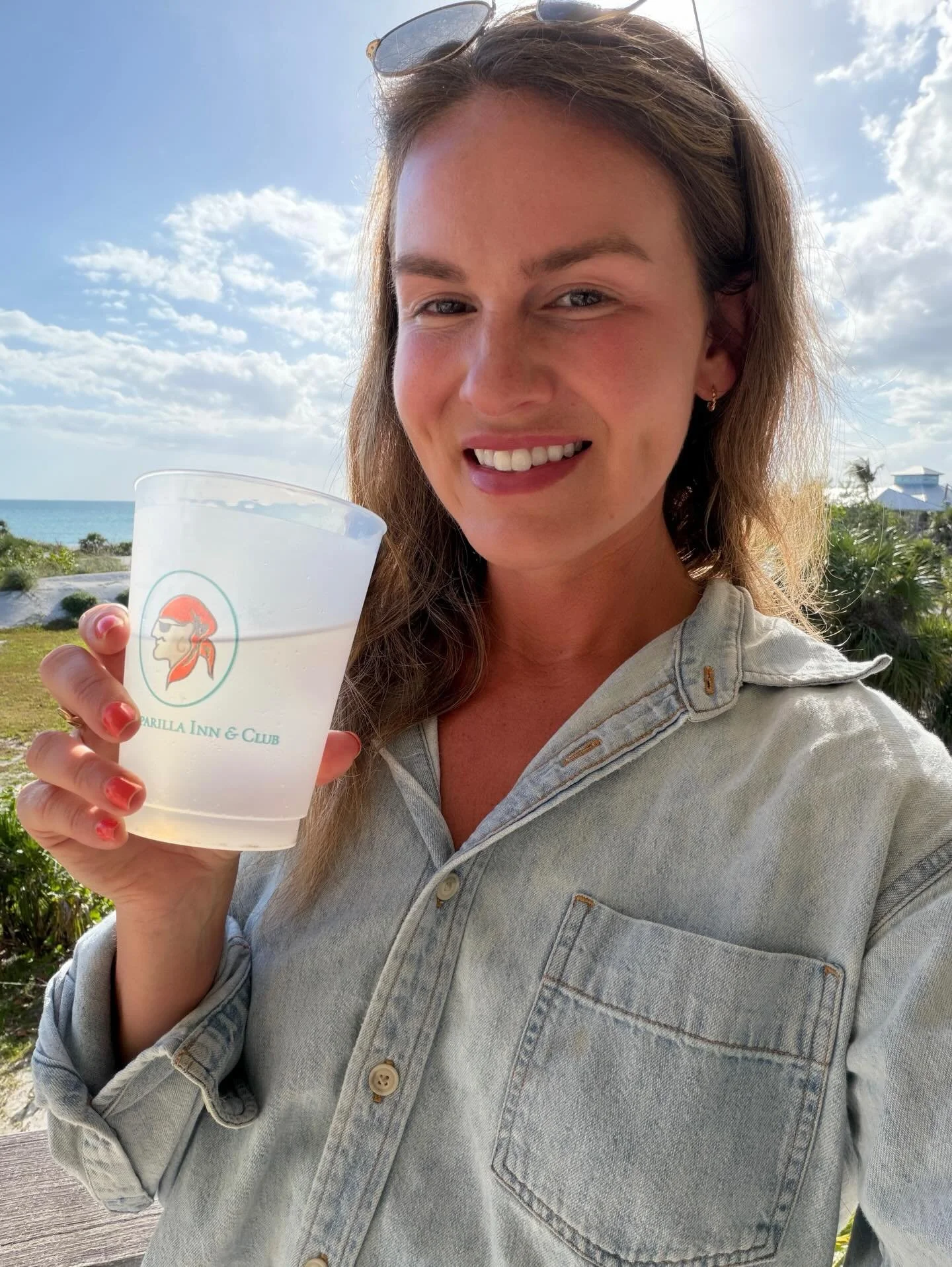 CHEERS TO THE WEEKEND!

And to a perfectly hydrating beverage brought to you by nature: 

Coconut water 🥥💦

A reminder:
You can survive weeks without food&hellip;
but only days without hydration.

But hydration isn&rsquo;t just about drinking water