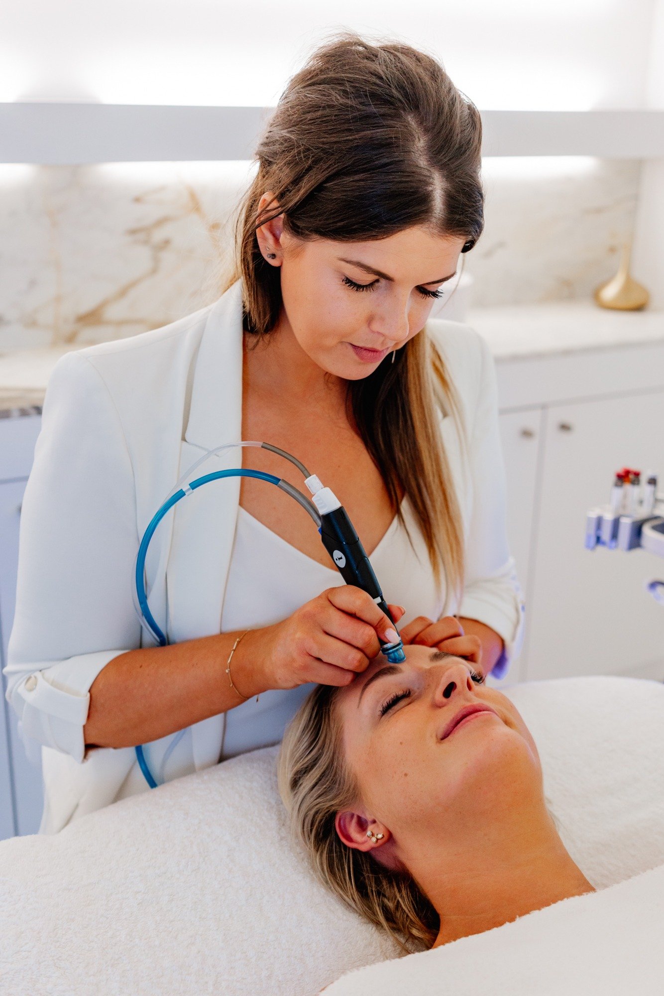 Schoonheidsspecialiste aan het werk in Oud-Turnhout