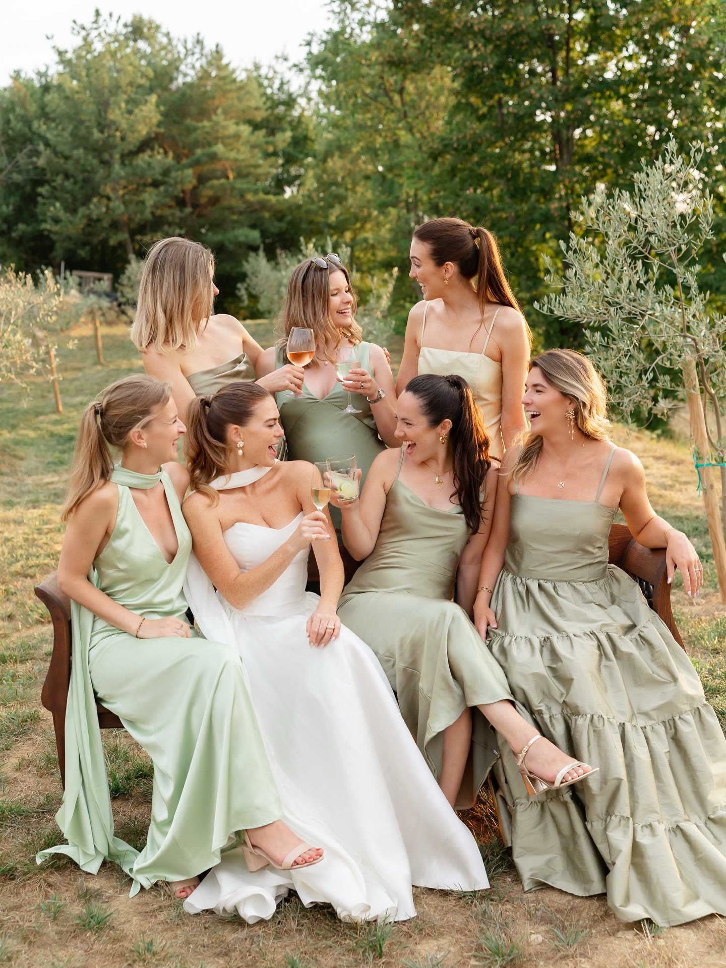 When the memo says &ldquo;Summer in Croatia&rdquo; and everyone shows up like it&rsquo;s a Vogue editorial ✨

Also, who says colors are out? These gorgeous outfits E&amp;A's guests brought to their big celebration were fabulous &amp; just on point! ?