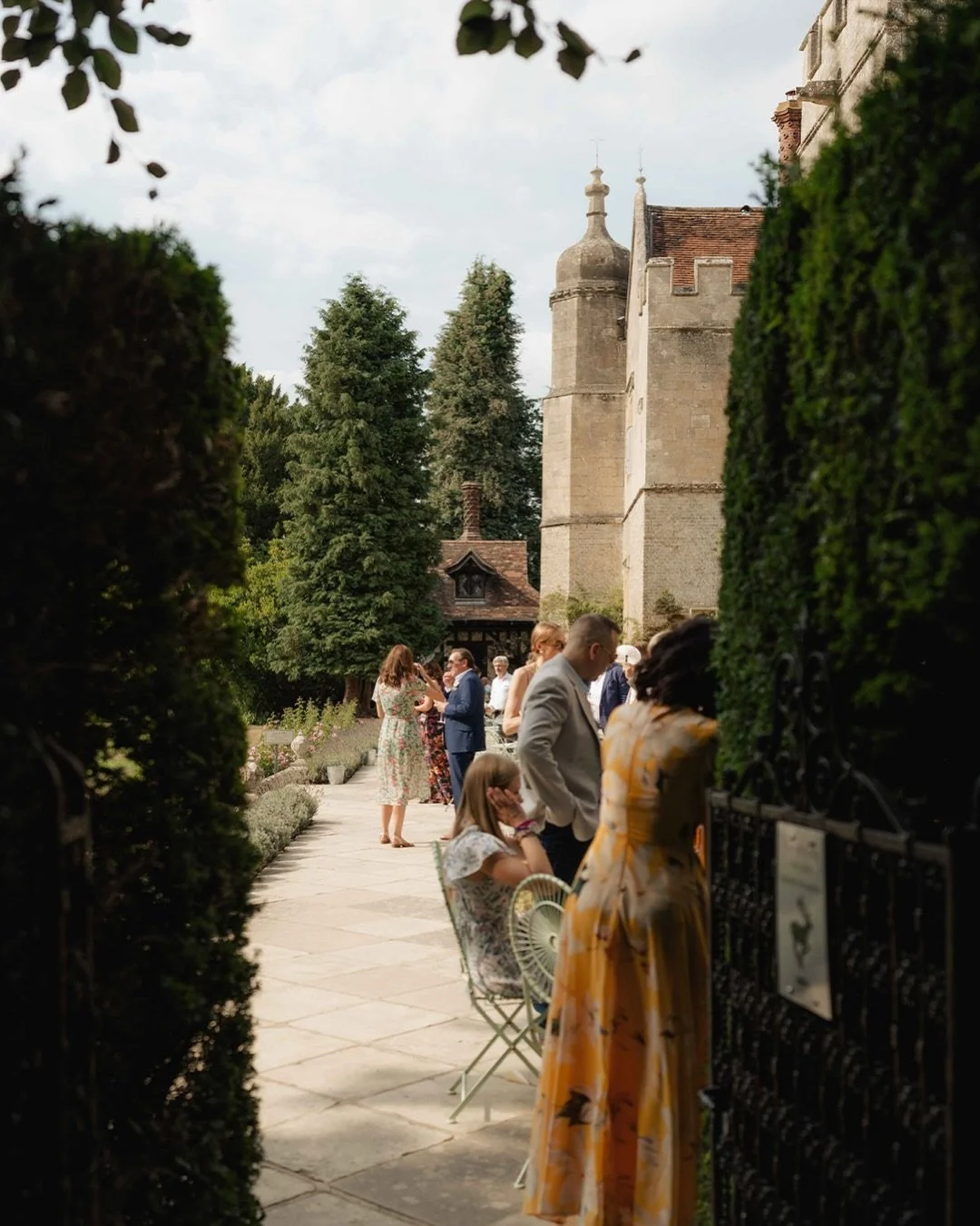 Reminding myself that the sun does exist in this country 

A&amp;J&rsquo;s beaut wedding day at Hengrave Hall - shot for my dude @emmagoslingphotography 

REAL PEOPLE | REAL MOMENTS

Documentary Wedding Photographer - London Wedding Photographer - Su