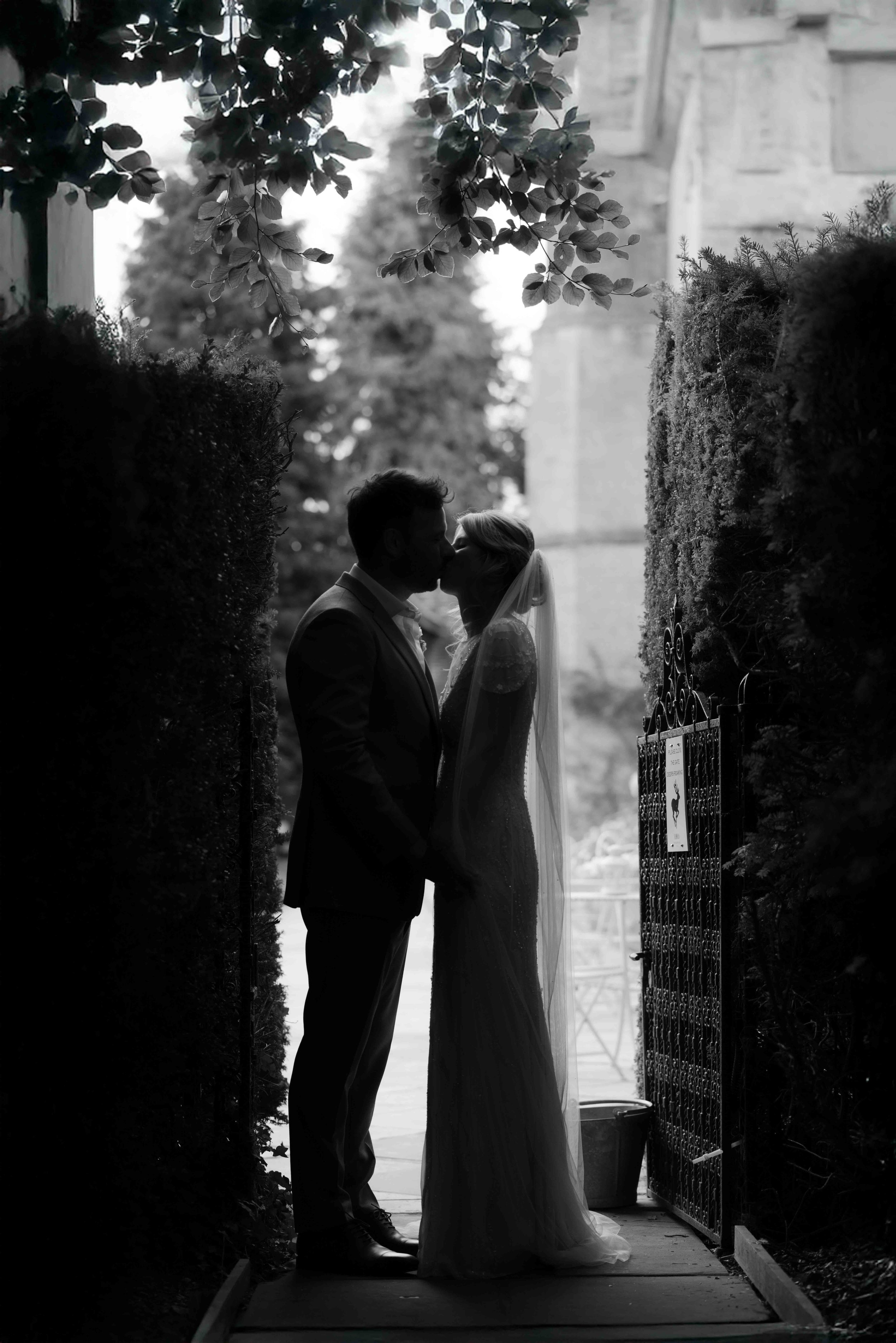 hengrave-hall-wedding-couple-kissing.jpg