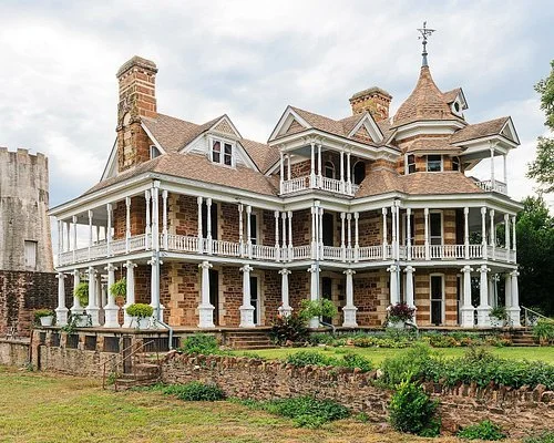 Explore Mason’s small-town charm with historic sites, scenic drives, river time on the Llano, and even Texas topaz gem hunting.