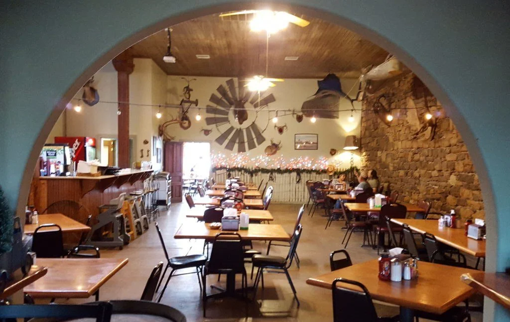 Enjoy casual Hill Country eats with local favorites ranging from classic cafés and BBQ to Tex-Mex, Italian, and relaxed icehouse vibes.