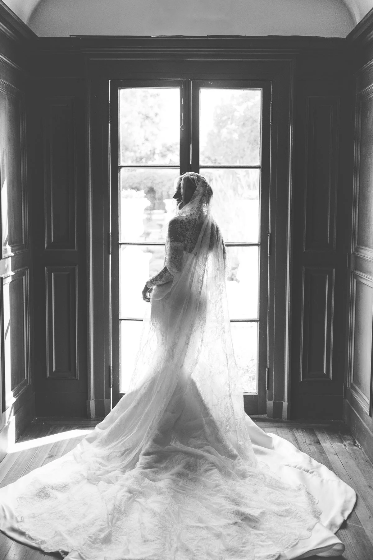 Editorial bridal portrait at Crane Cottage
