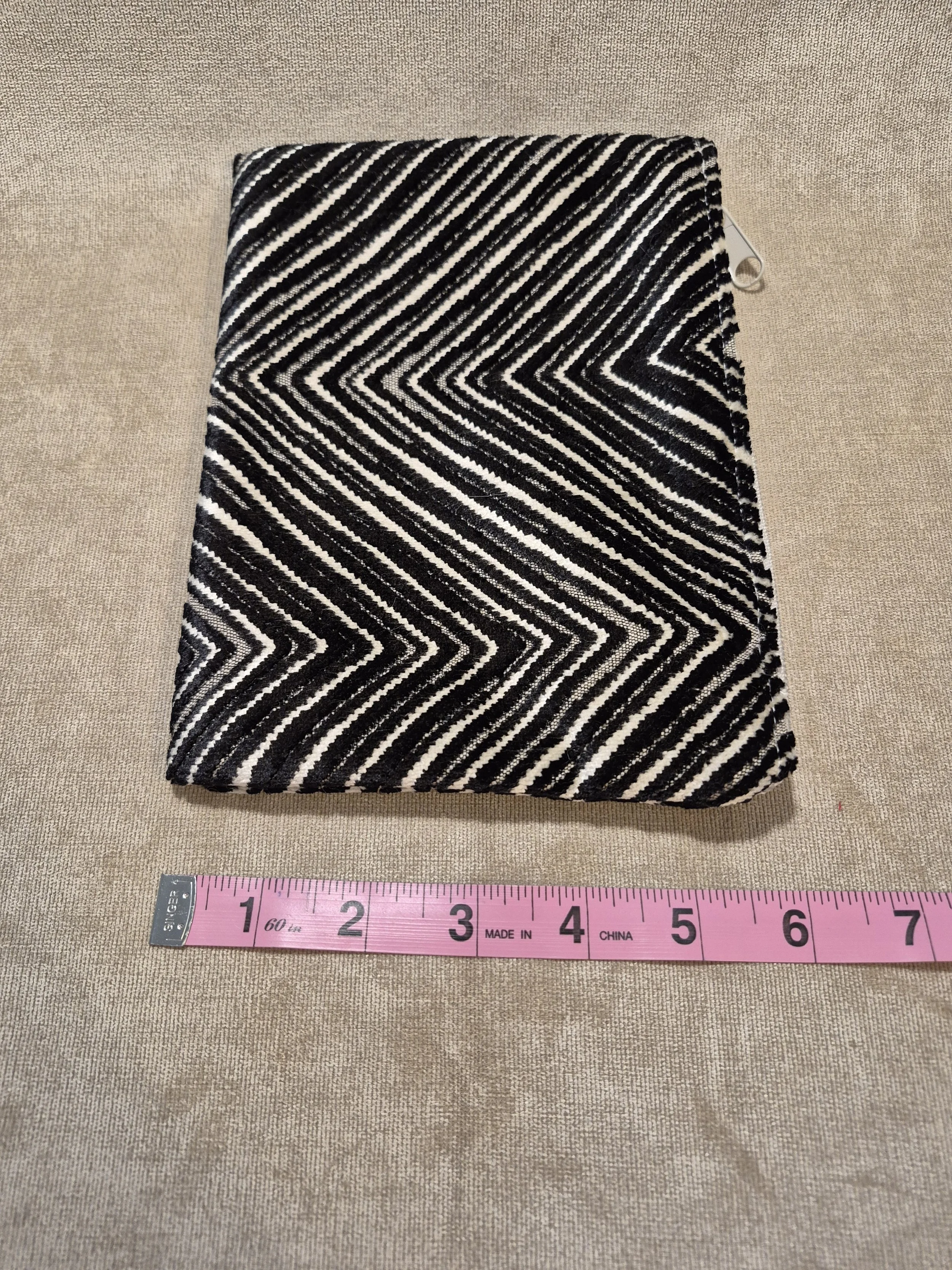 Black_White zigzag_height.jpg