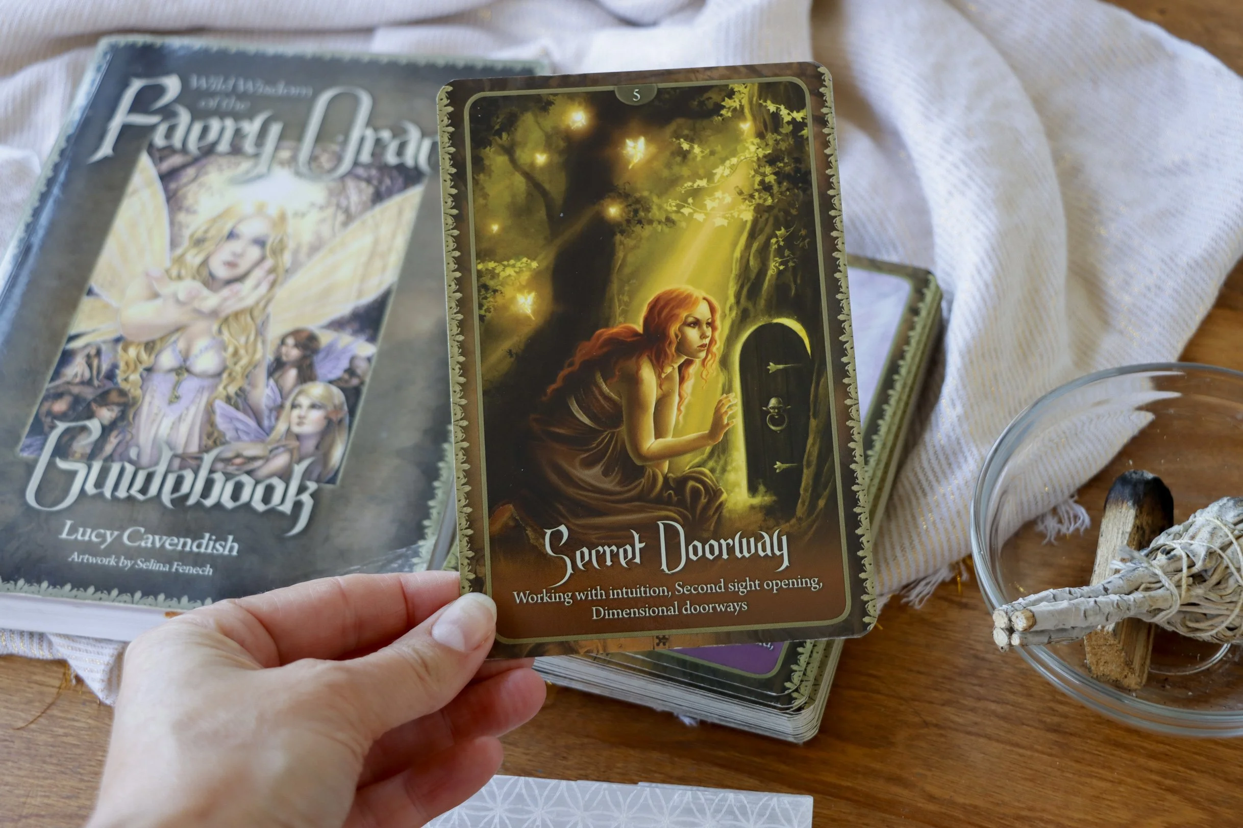 Fairy Oracle Cards: Wild Wisdom of the Faery Oracle (Lucy Cavendish, artwork by Selina Fenech)