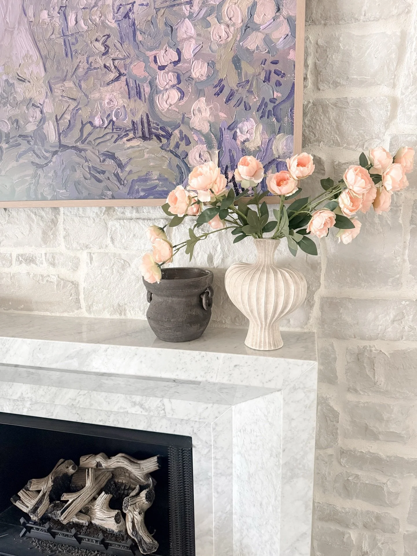 Proof that a good vase moment can change the whole mood of a space 🤍