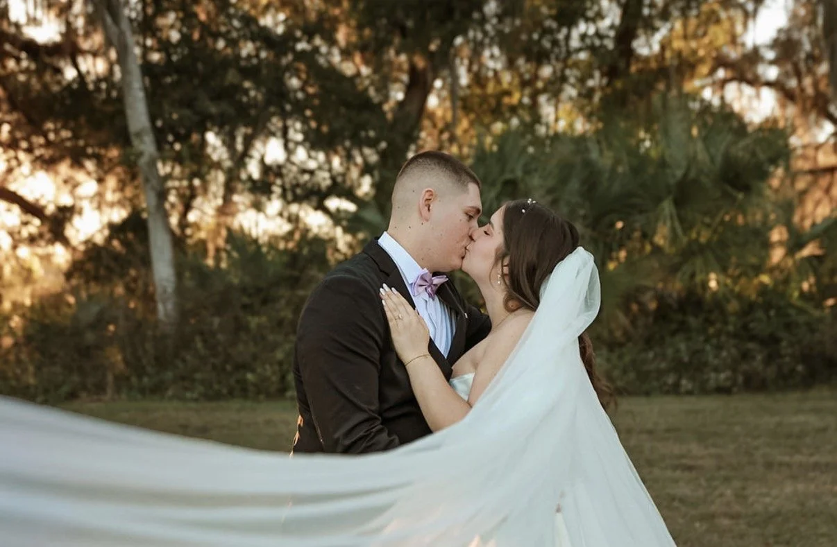 kissing 