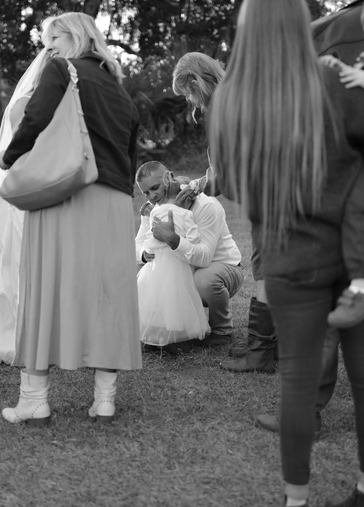 daddy hugging daughter 