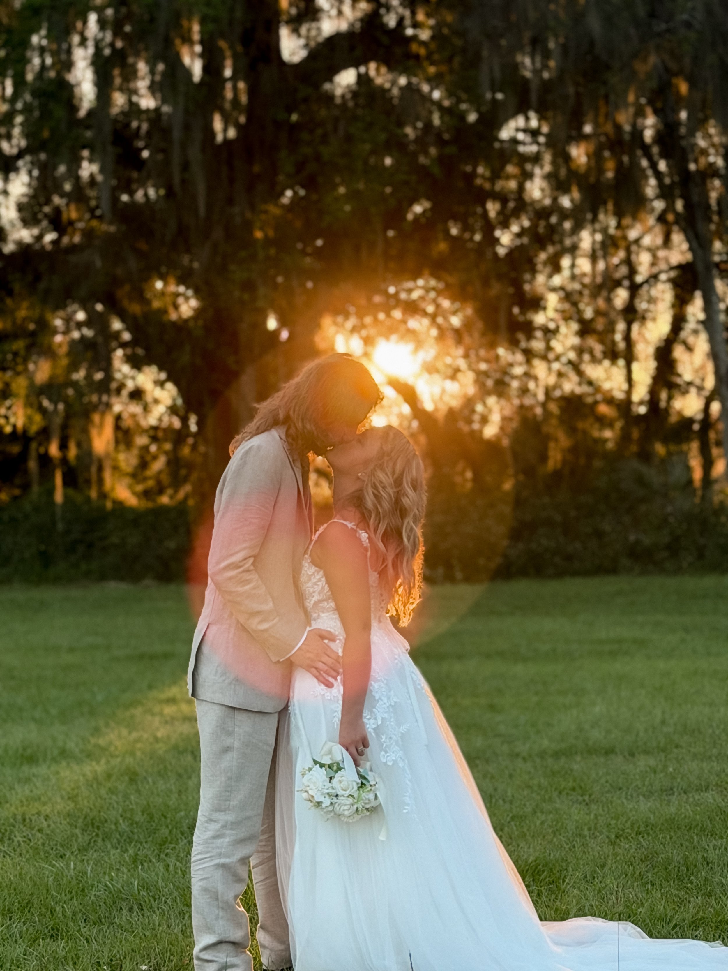 man and women kissing 