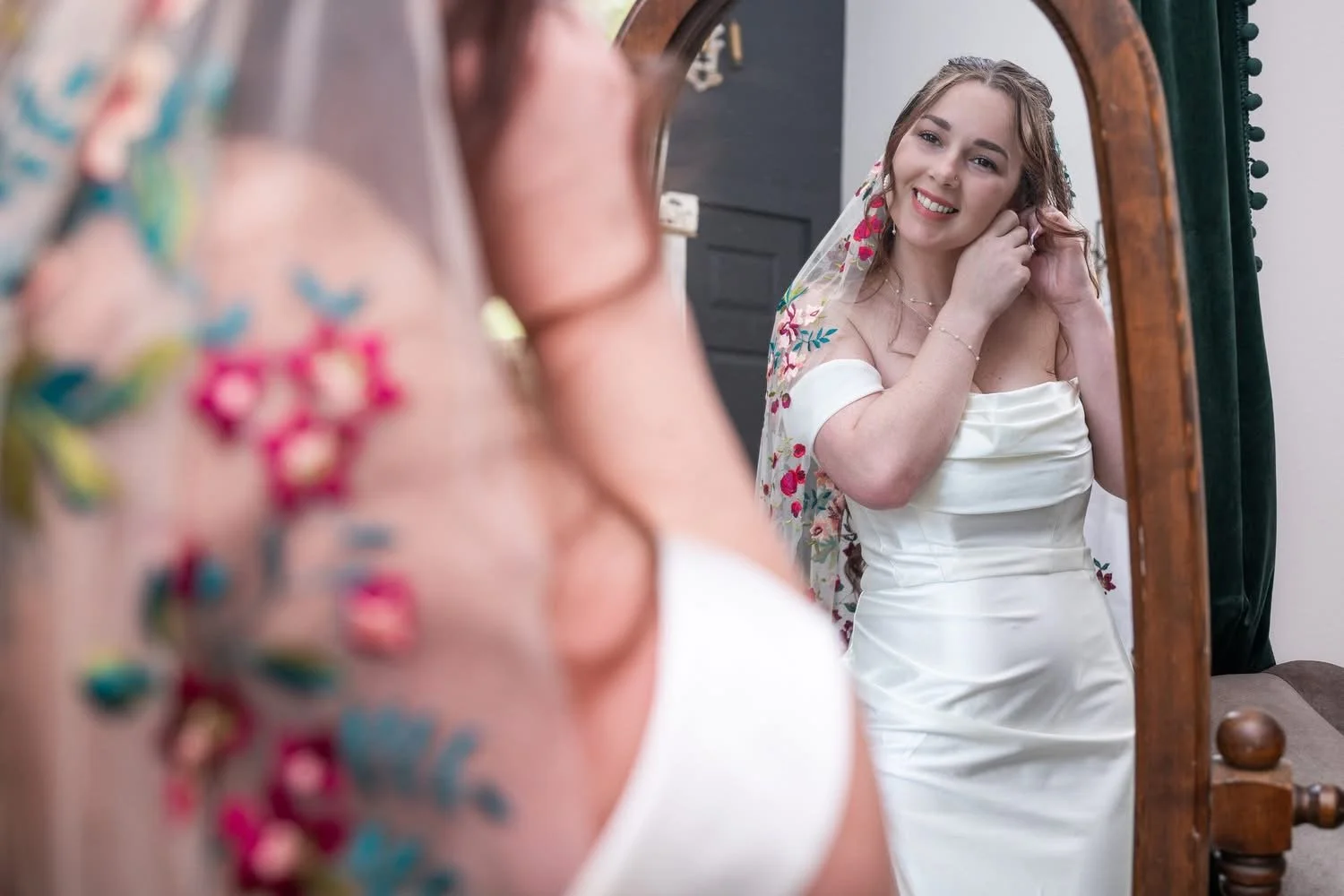 bride in the the mirror 