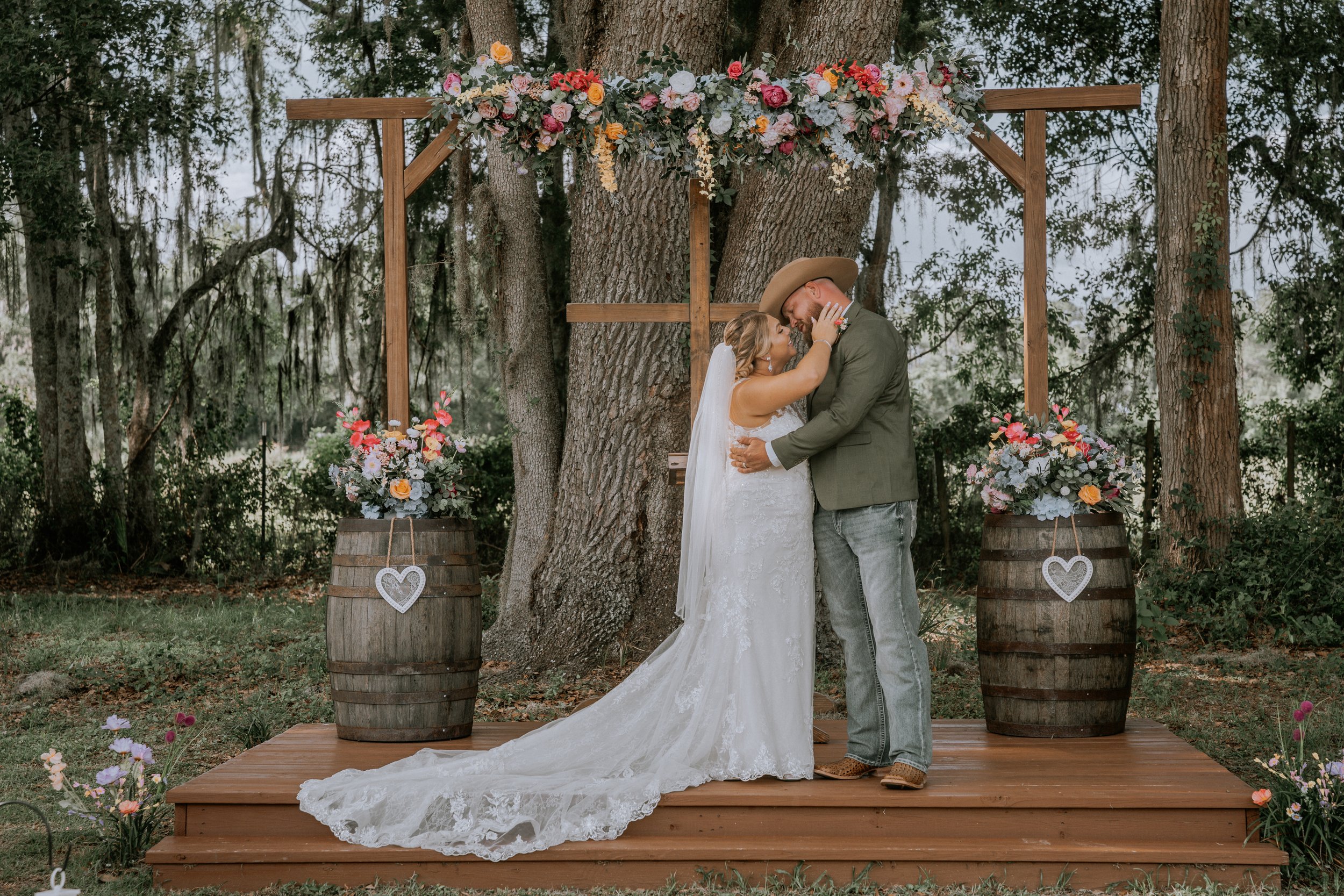 kiss under the oak tree 