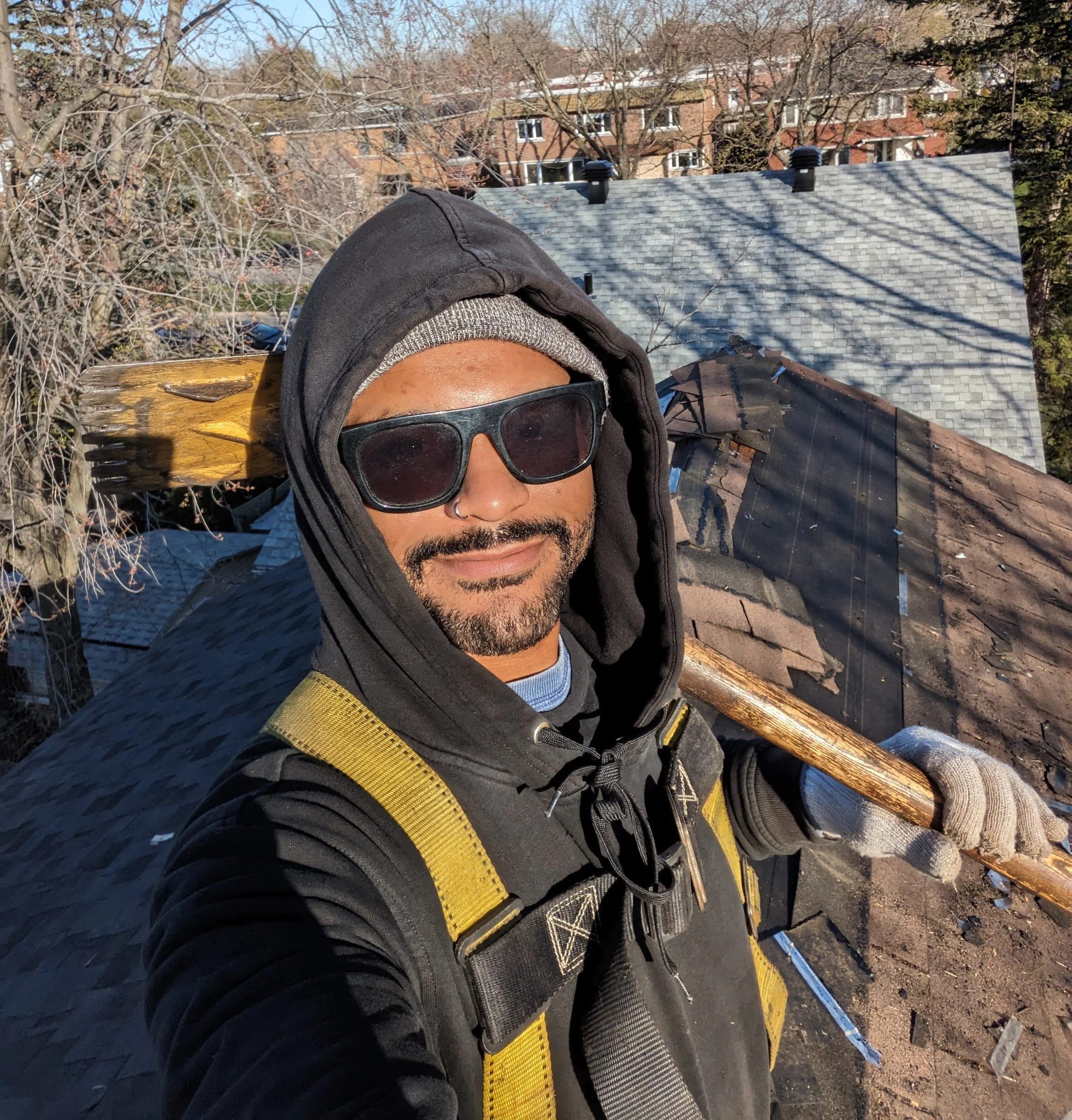 A roofer from MTL roofing replacing a shingle roof in Montreal