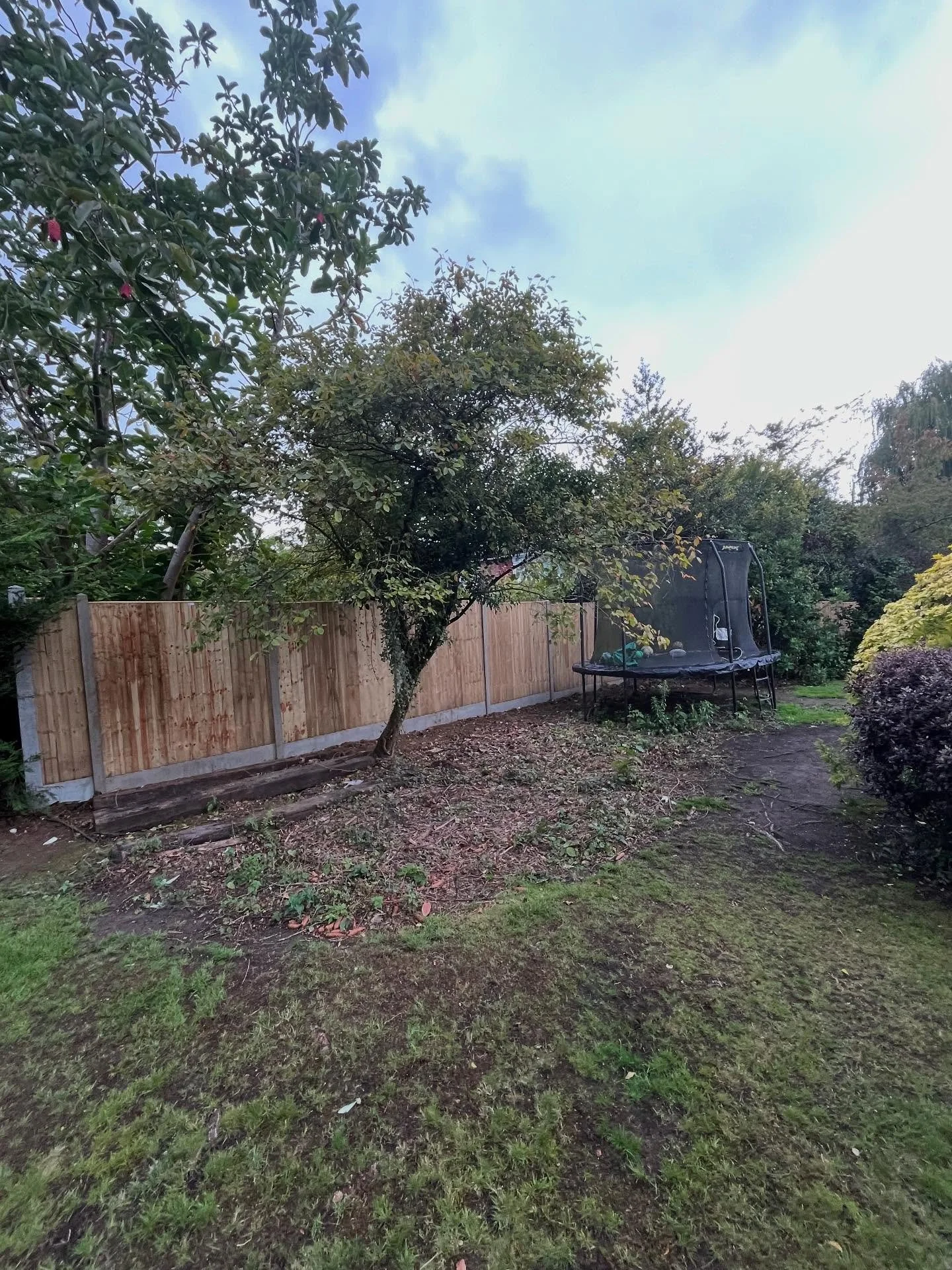 A recent 23 bay panel fence installation. Another very happy client!

We carry out all types of fencing ranging from your domestic fencing to agricultural and commercial fencing. 

Contact us for a site visit and free no obligation quotation.