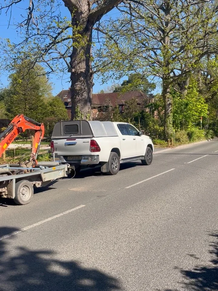 The sun is shining and we are flat out! ☀️

A little bit of what we have been up to recently. Full project showcases to come!

#fencing #surrey #spring