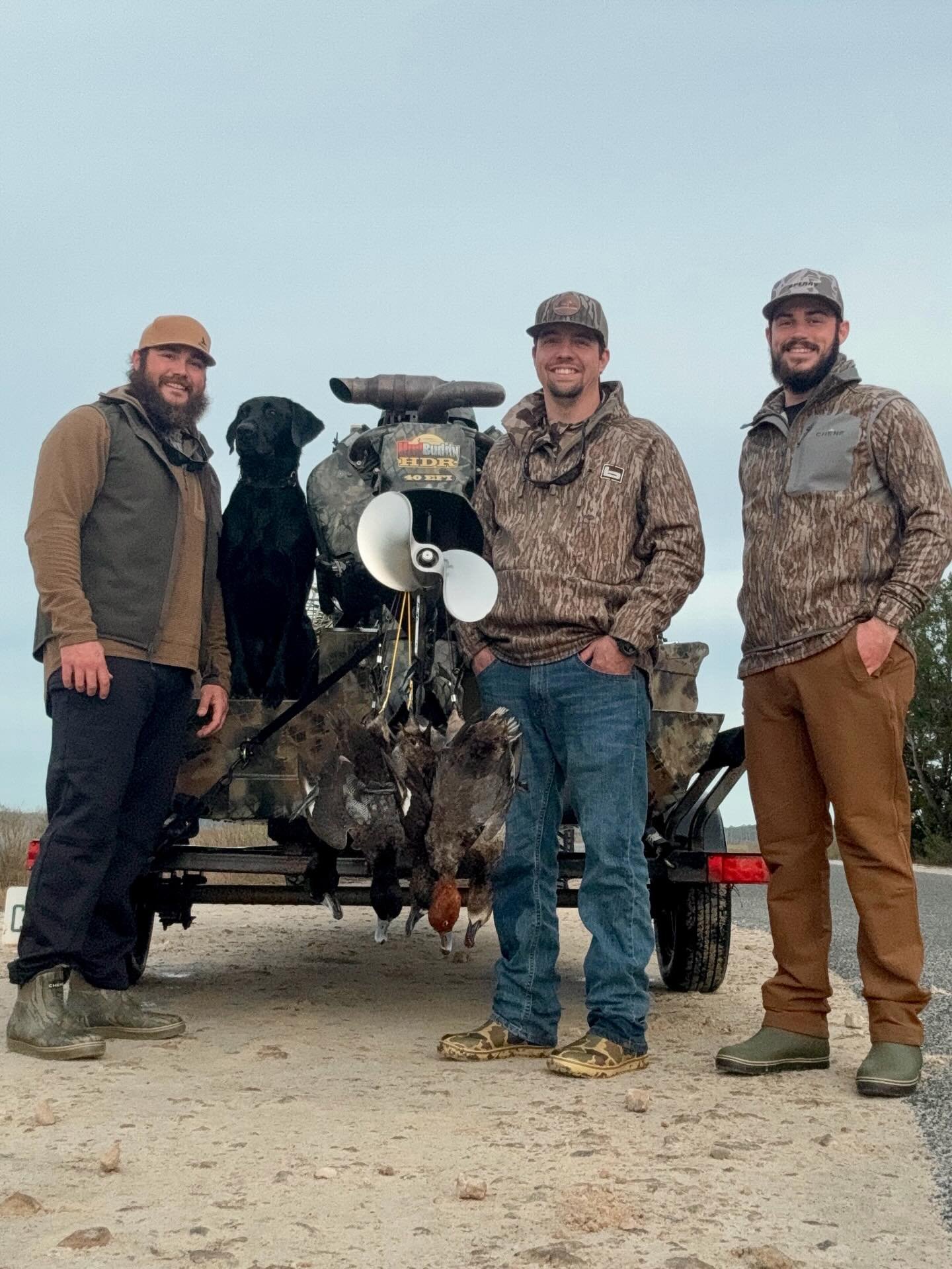 Ducks, good bird dogs, good buddies and sunrises is how I like to start the New Year. #labrador #retriever #duck #birddog #blessed @hej__007