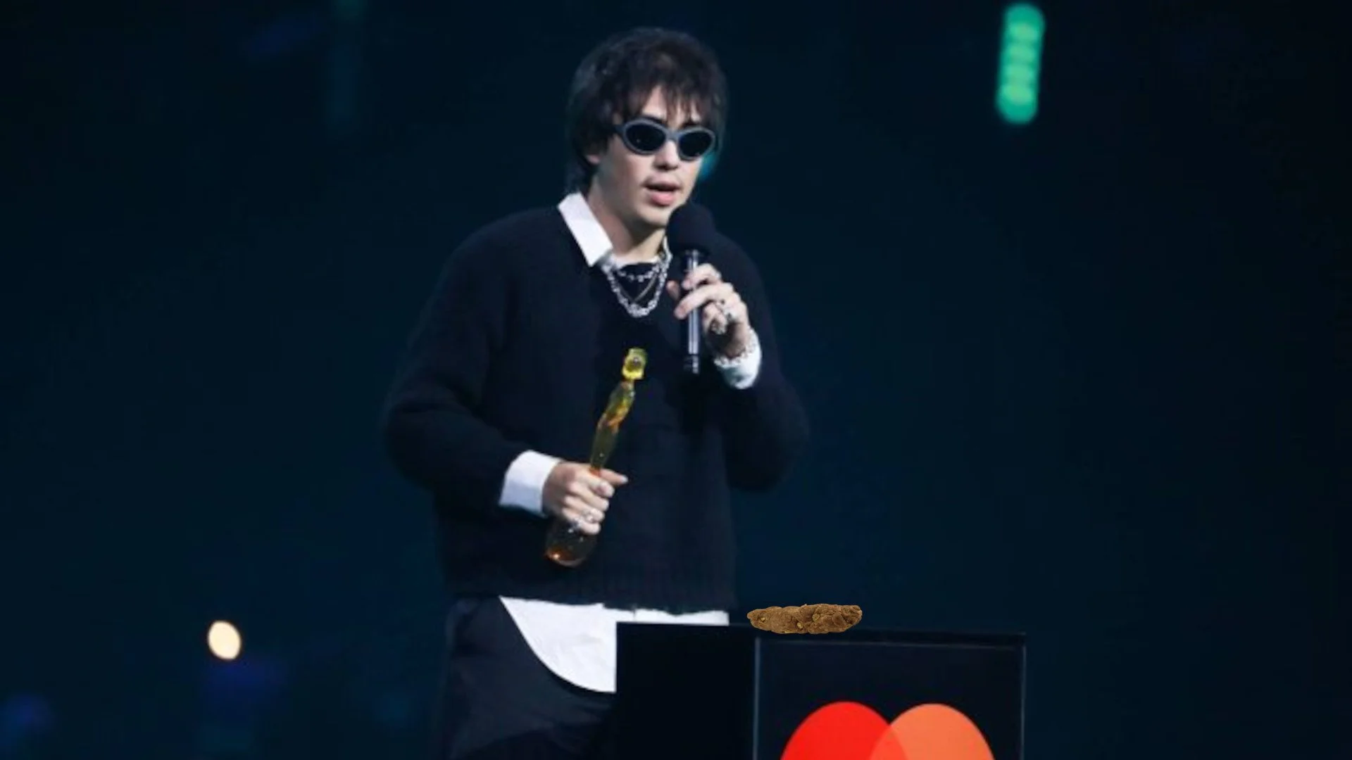 Geese Defecates During Acceptance Speech at The BRIT Awards