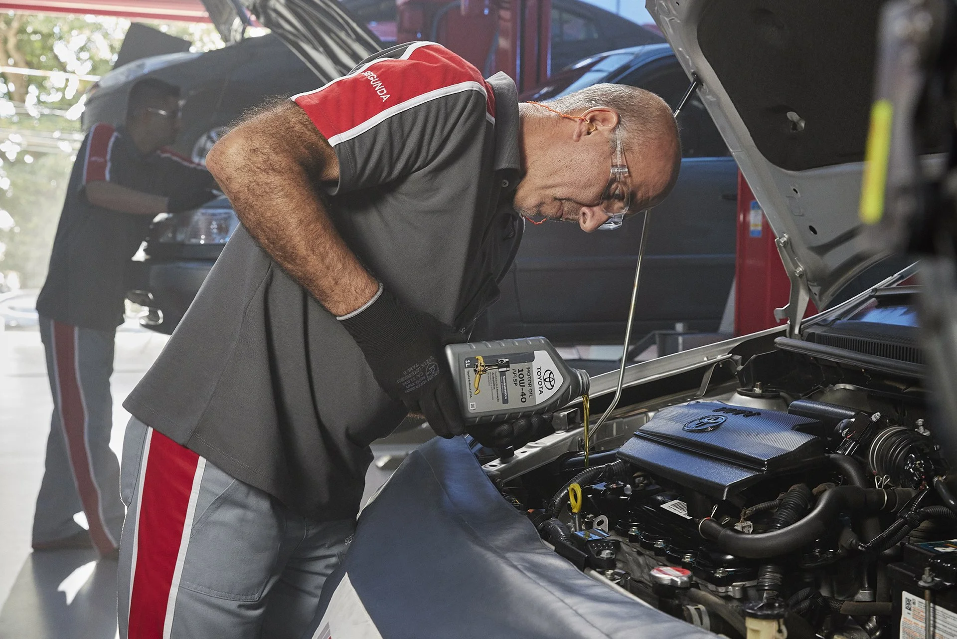 Troca de óleo, filtros, bateria, pneus, palhetas, alinhamento e balanceamento e muito mais.