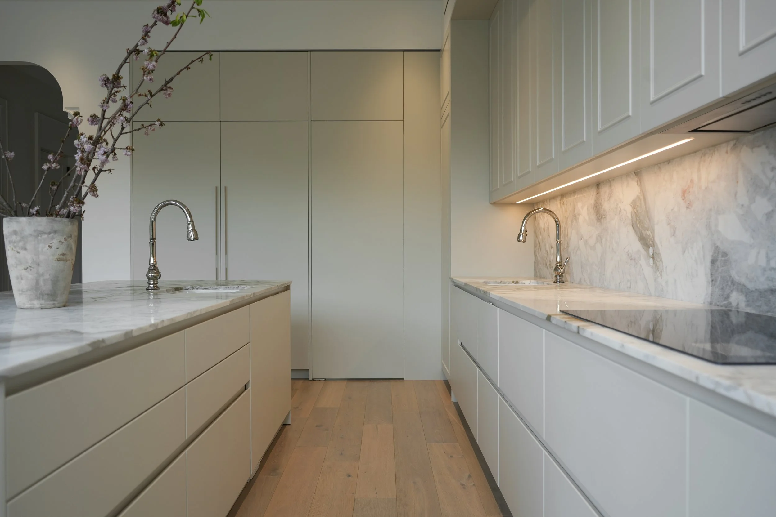 Luxury kitchen interior portfolio with bespoke cabinetry and warm lighting, interior photography Brooklyn New York. Photoshoot for the website.