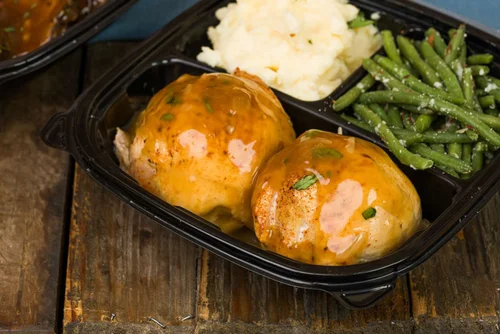 Stuffed chicken breast with mashed potatoes and green beans — Goose Express takeout
