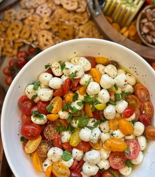 Fresh homestyle entrée in a to-go bowl