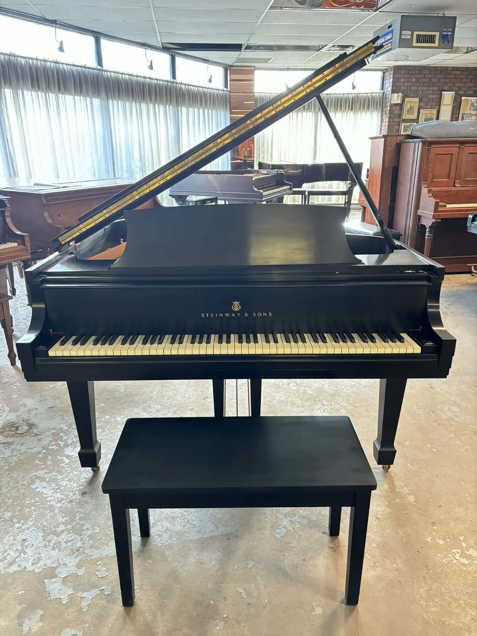 Steinway Model S