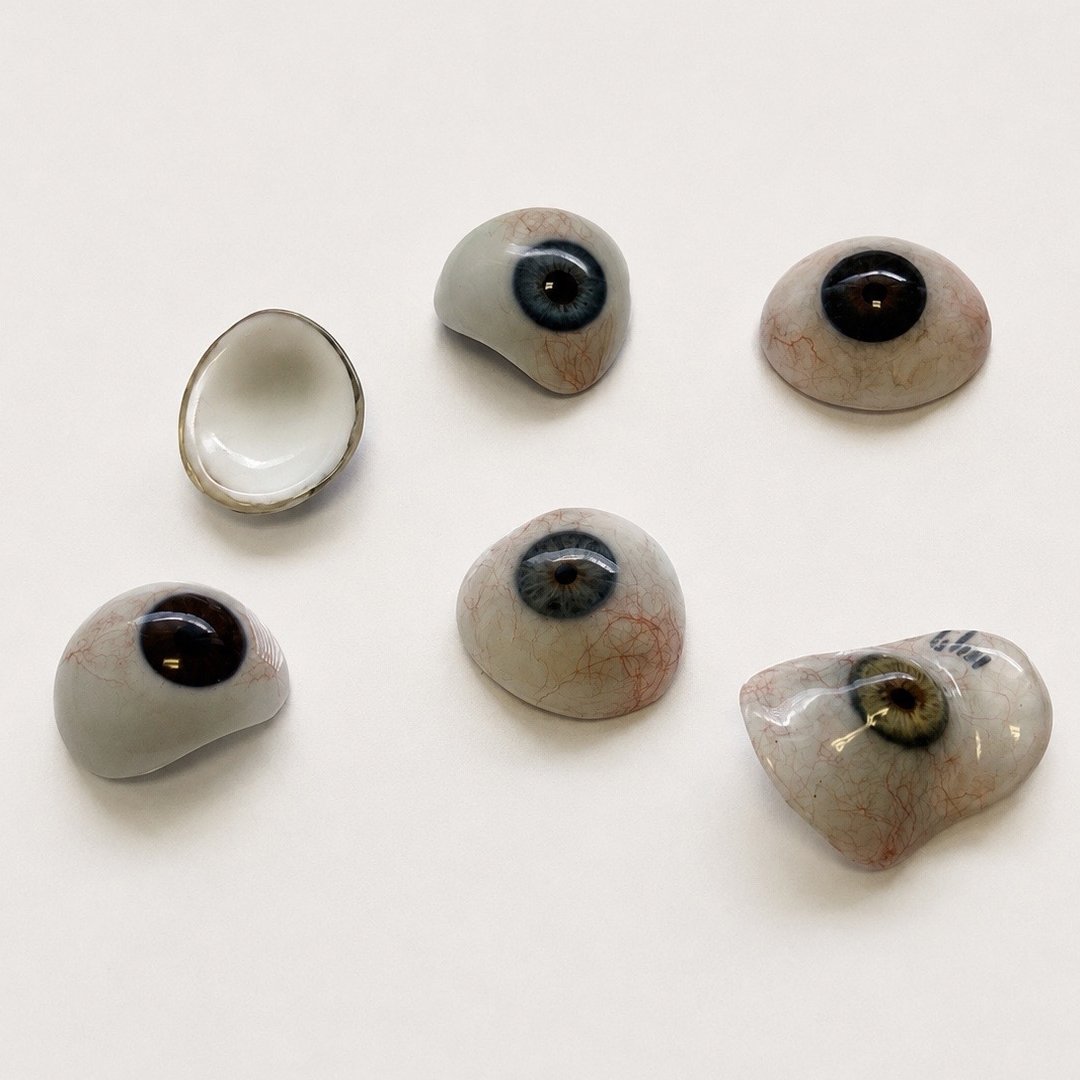 Prosthetic eyes