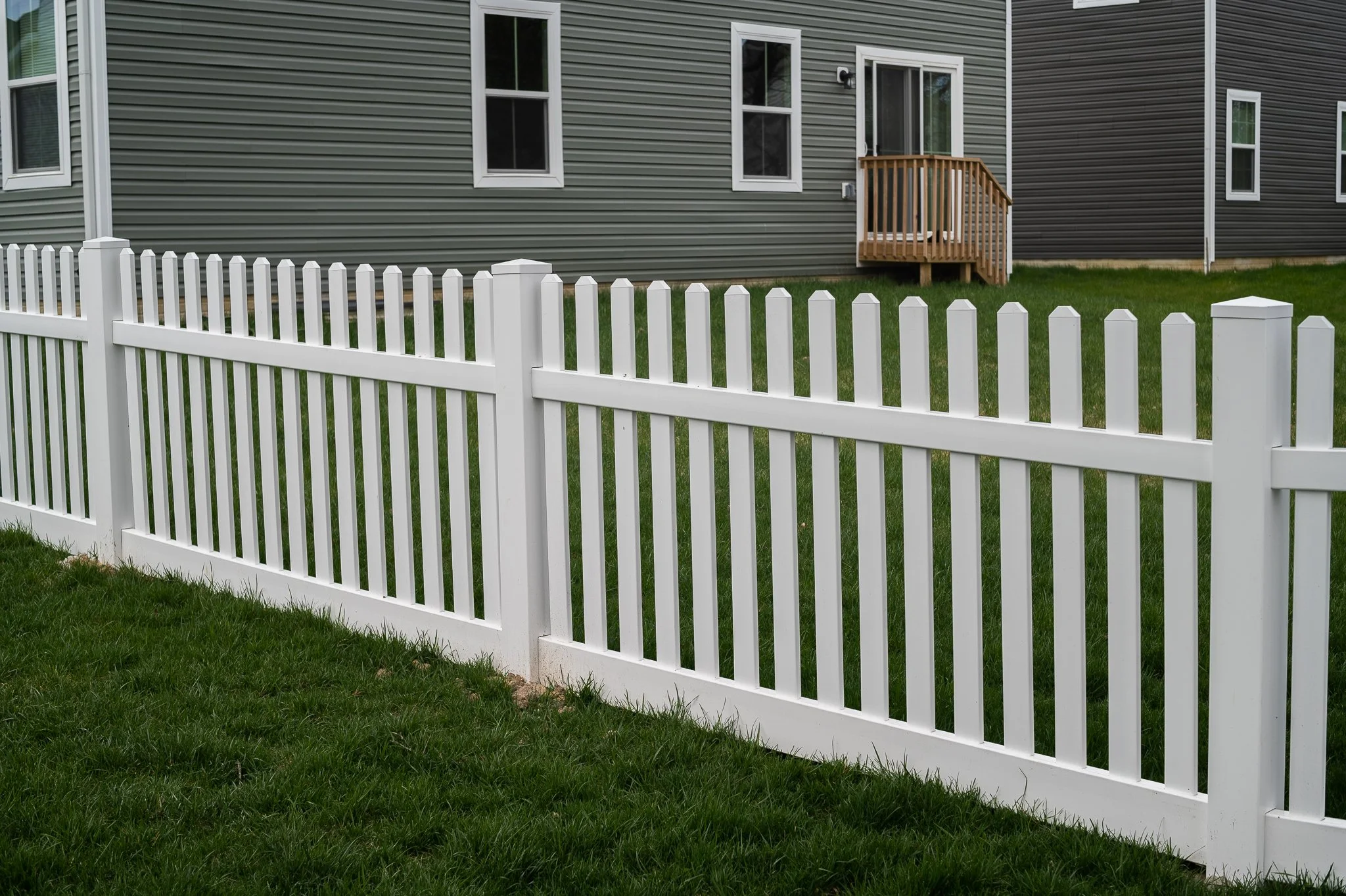 4'-Picket-DE Straight-Vinyl-175.jpg