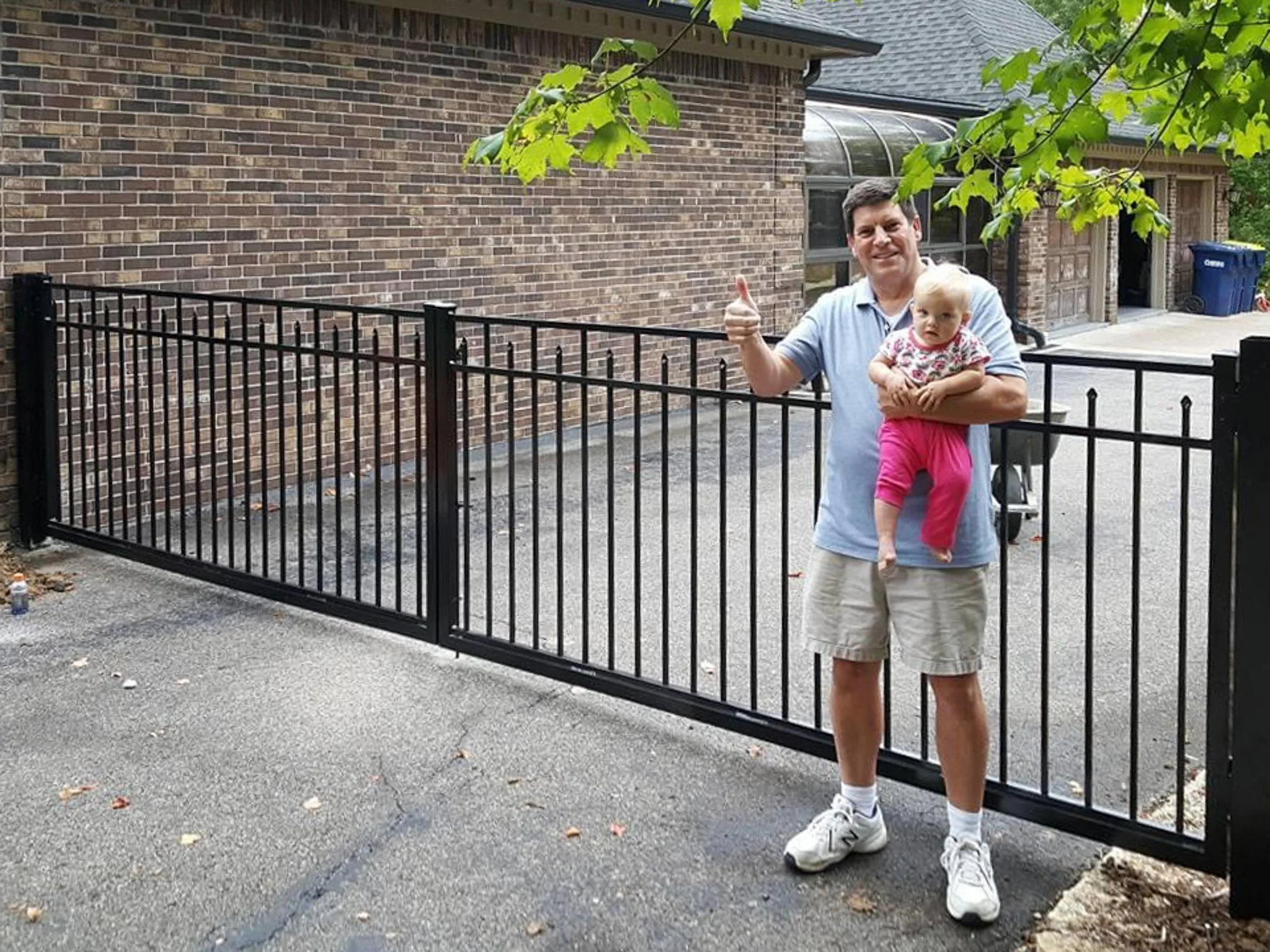 4' Custom Gate-Closed-Alternating-Aluminum-160.jpg