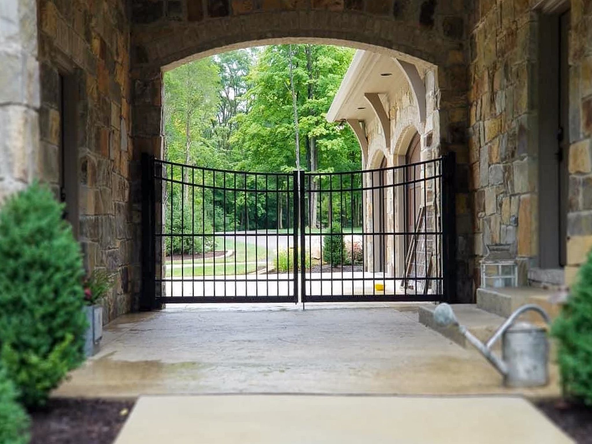 6' Custom Gate-Closed-Scallop-Aluminum-173.jpg