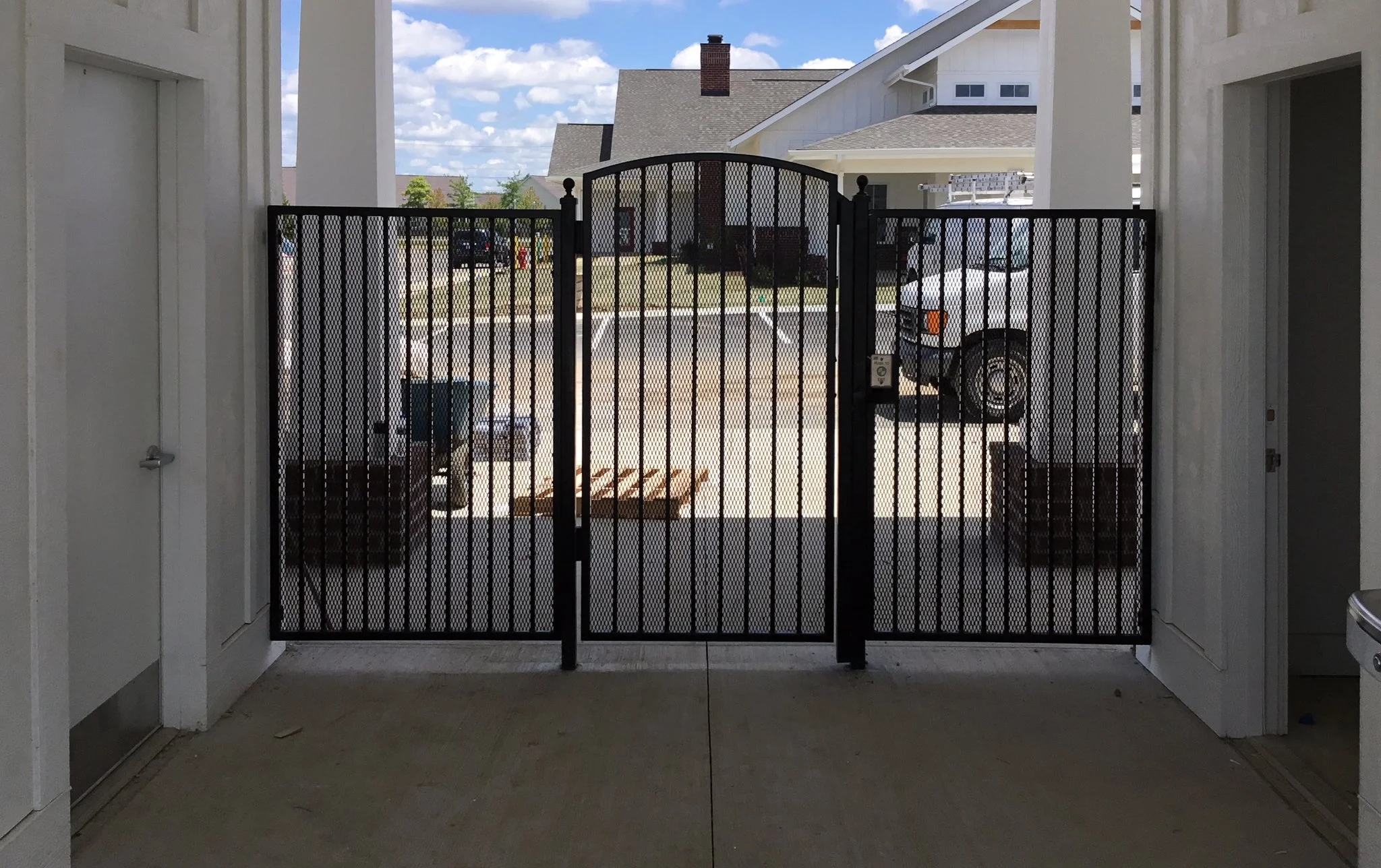 6' Custom Gates-Closed-Traditional-Aluminum-111.jpg