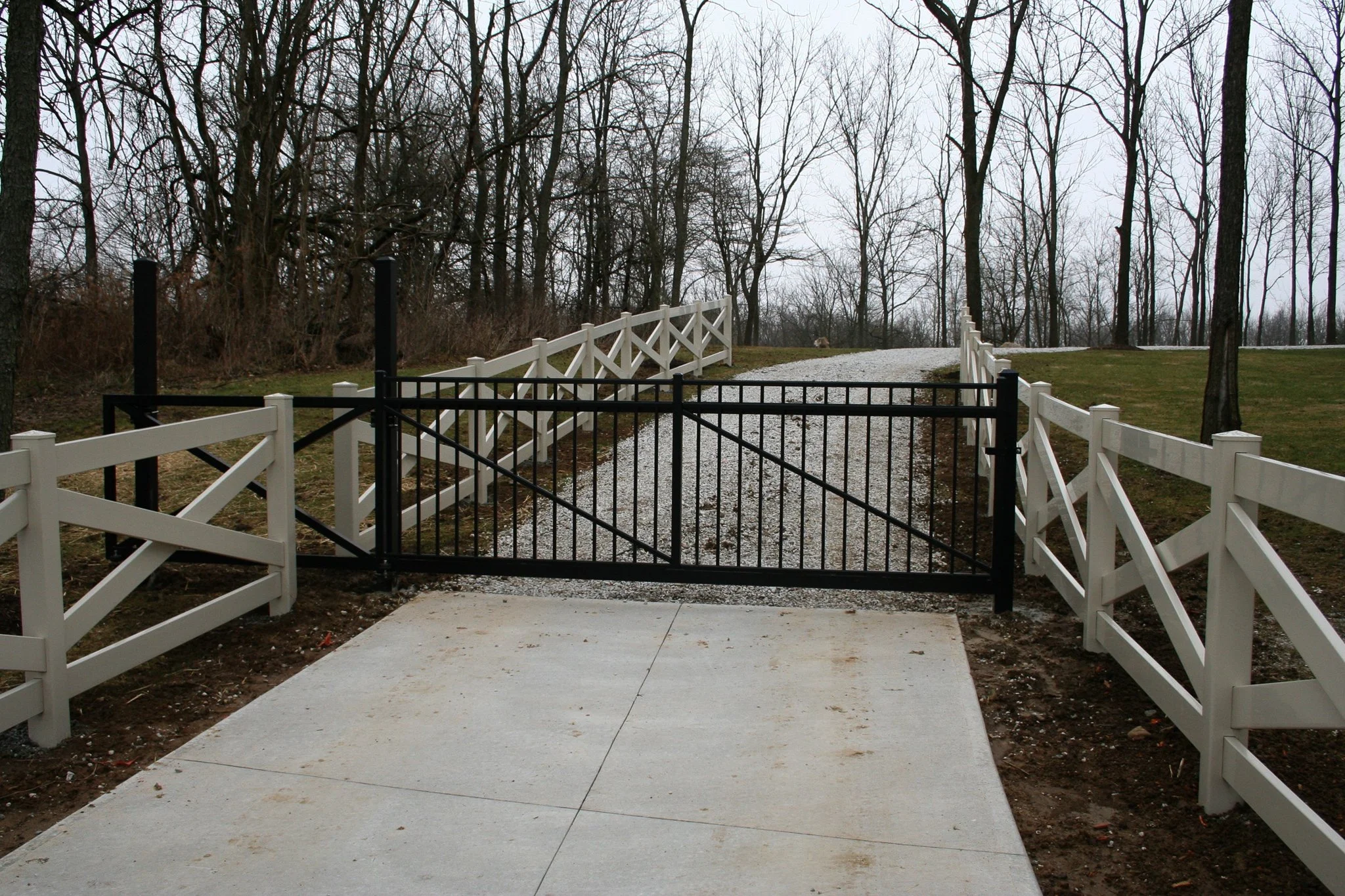 4' Custom Gate-Closed-Straight-Aluminum-115.jpg