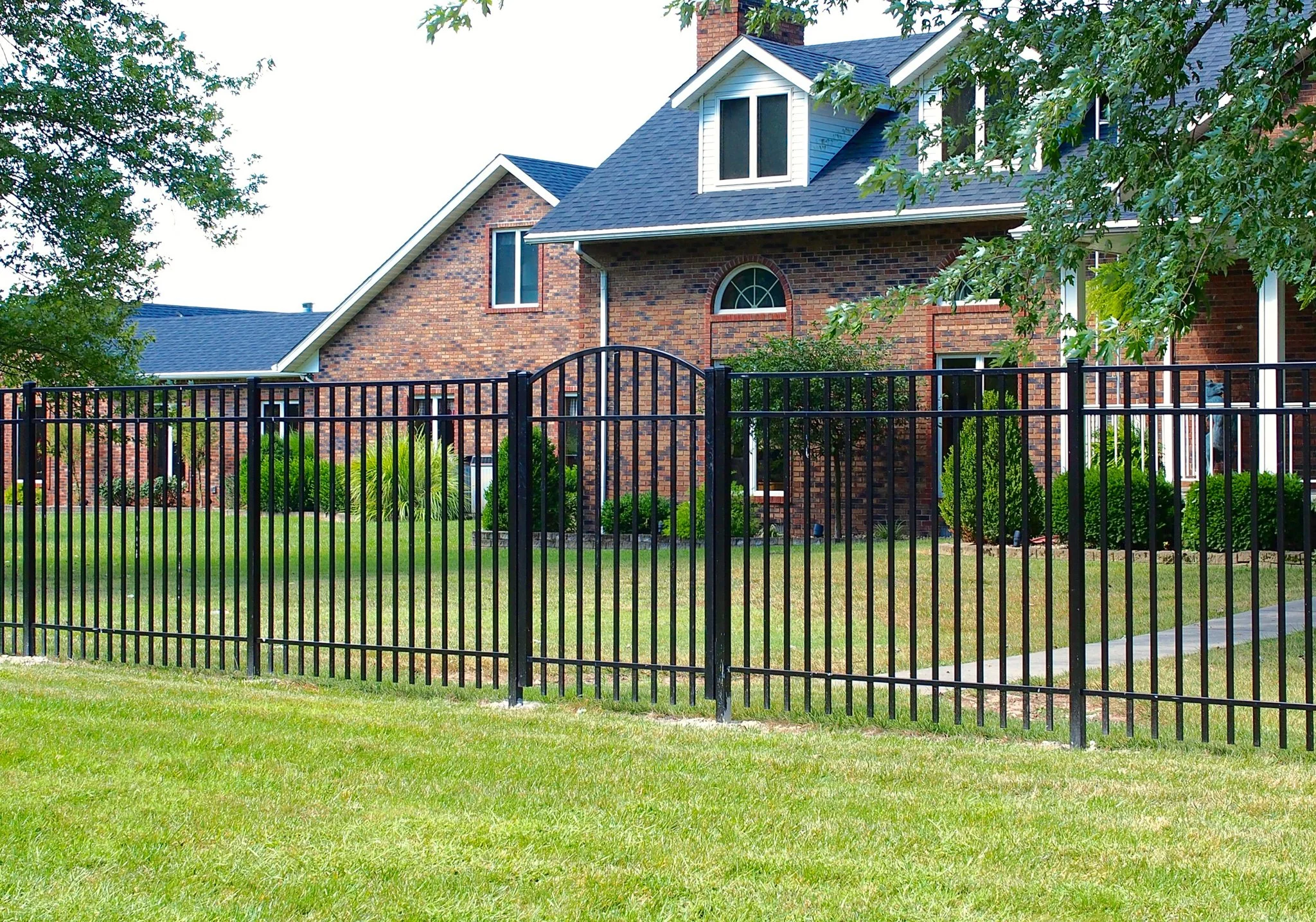 4' Custom Gates-Closed-Straight-Aluminum-109.jpg