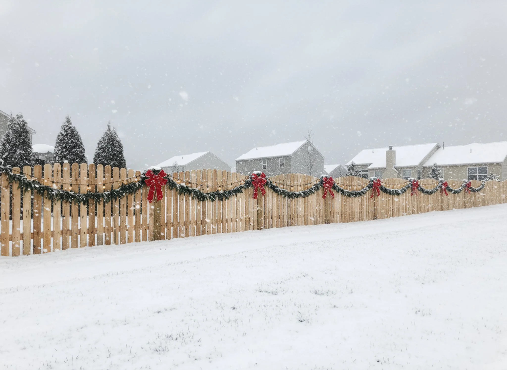 4'-Picket-DE Arch-Cedar-302.jpg