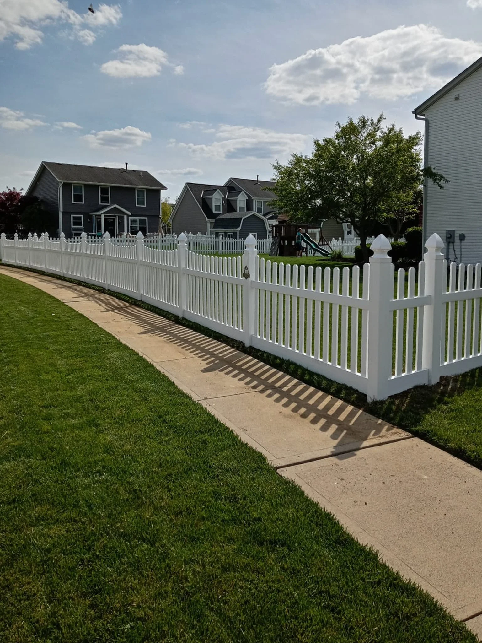 4'-Picket-DE Scallop-Vinyl-153.jpg