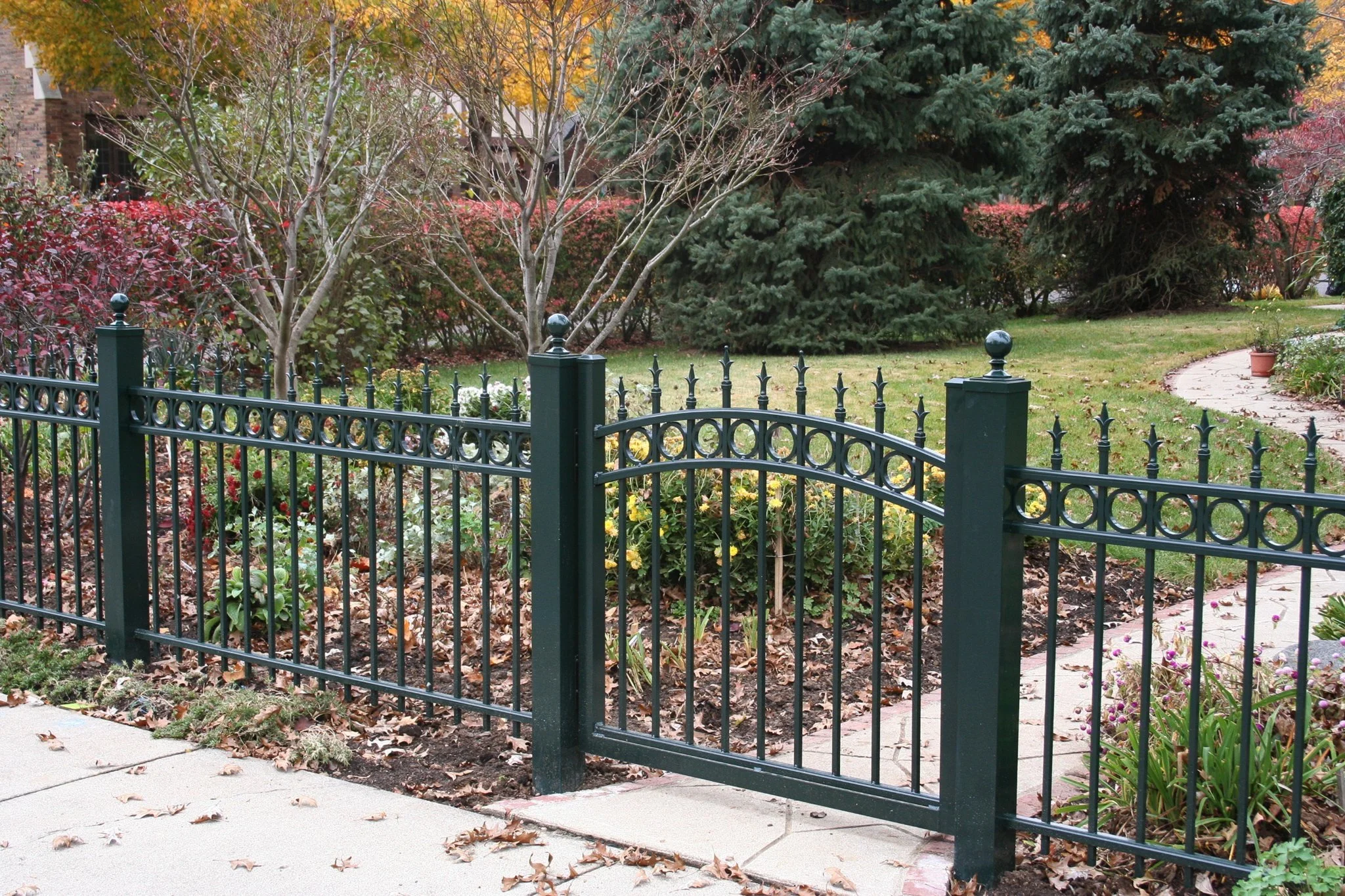 3' Custom Gates-Open-Alternating-Aluminum-105.jpg