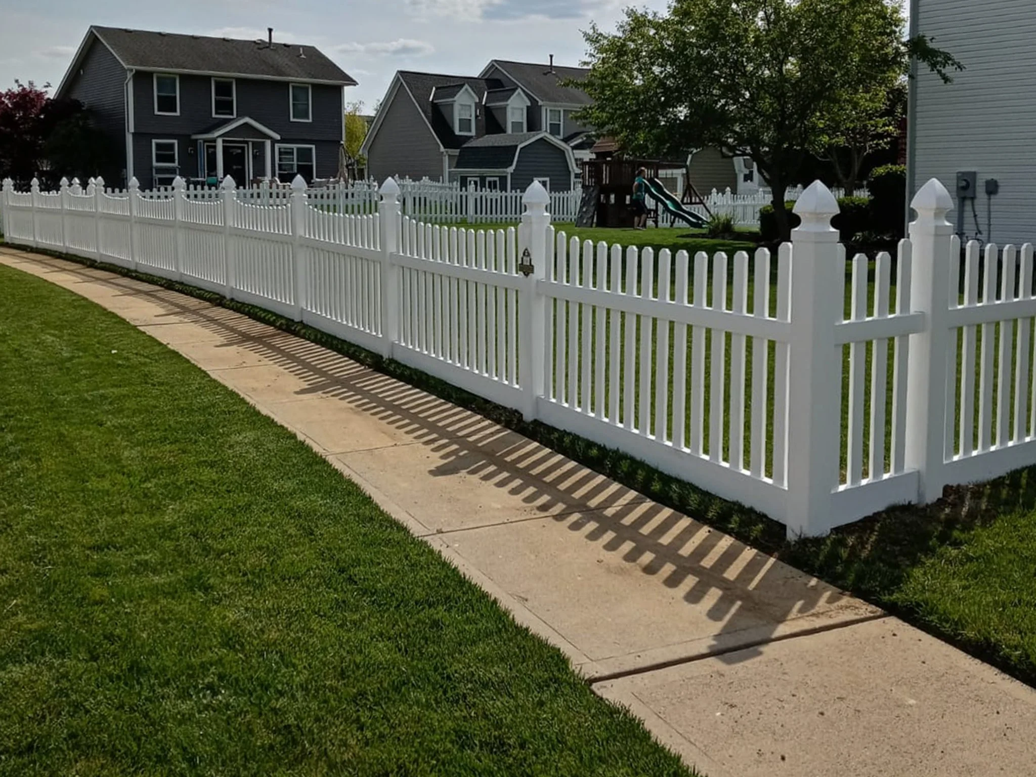 4'-Picket-DE Scallop-Vinyl-147.jpg