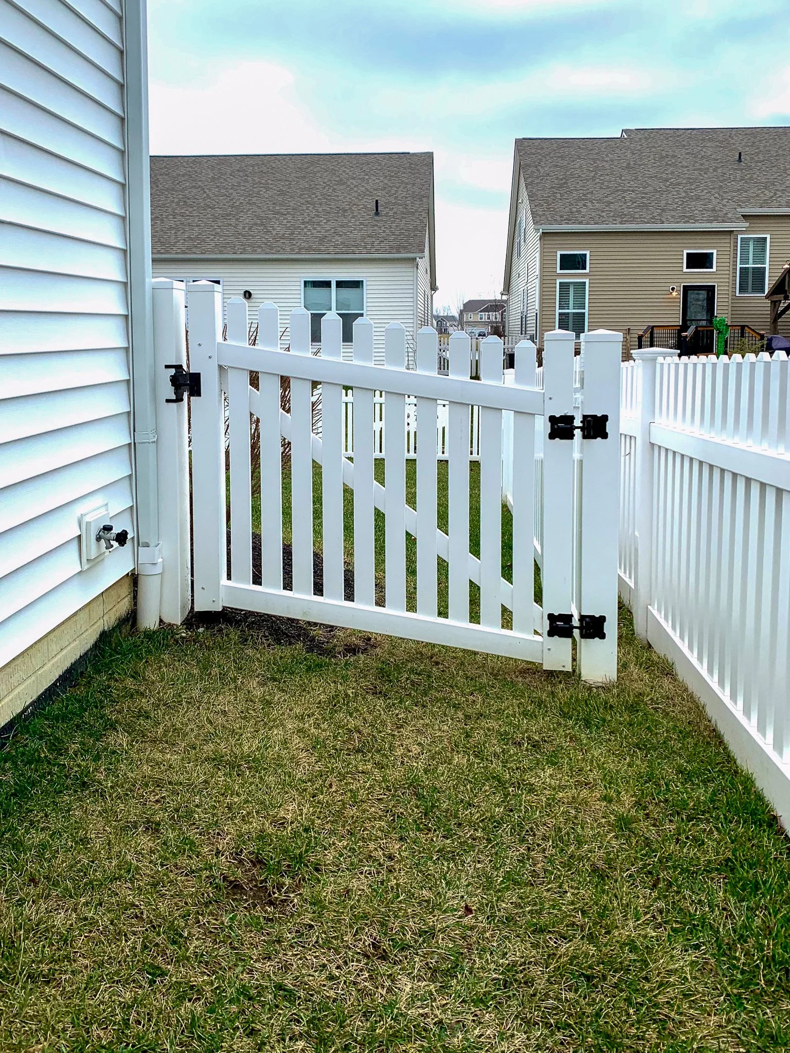 4'-Picket-DE Straight-Vinyl-155.jpg