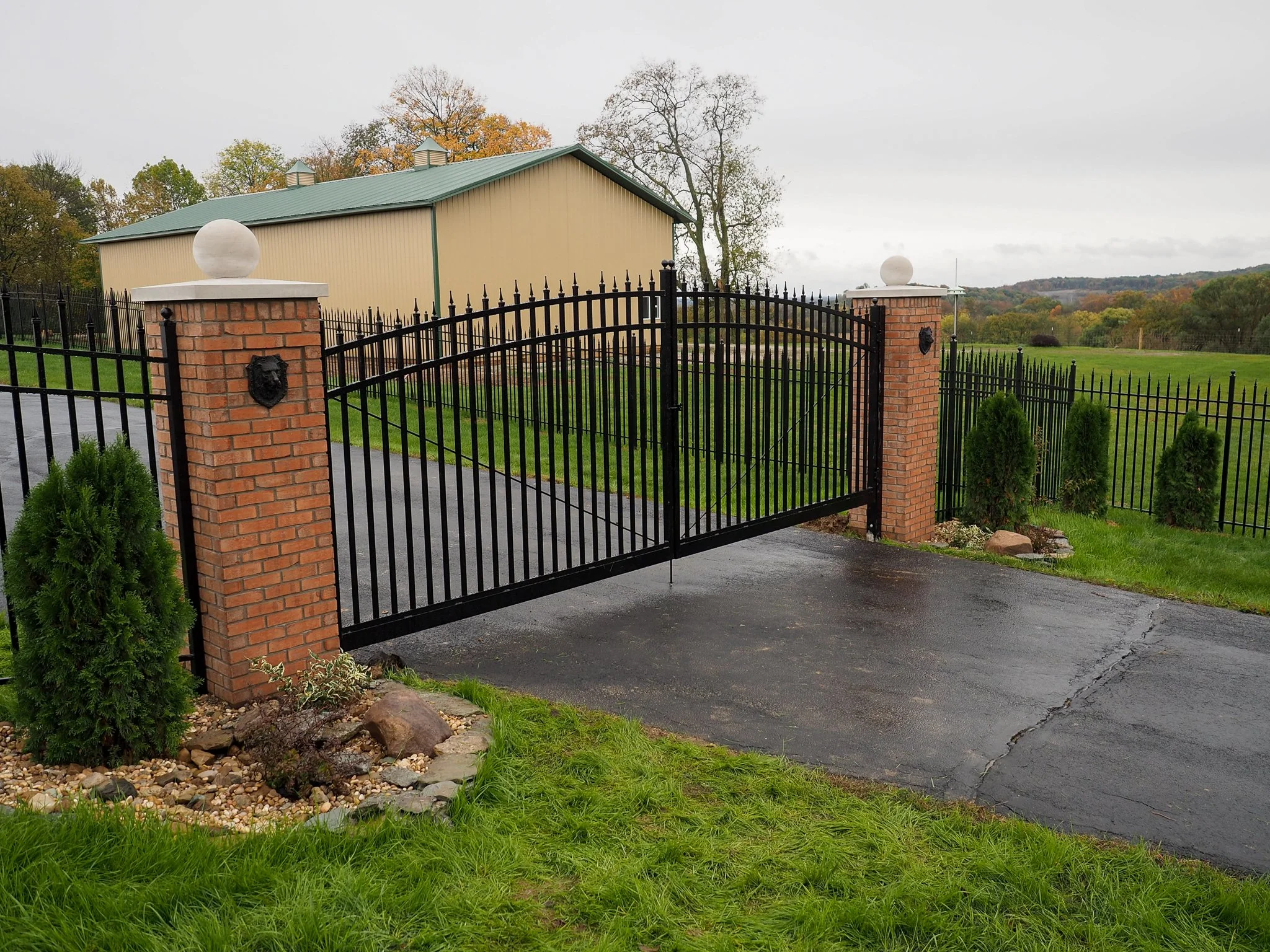 6' Custom Gate-Open-Alternating-Aluminum-100.jpg