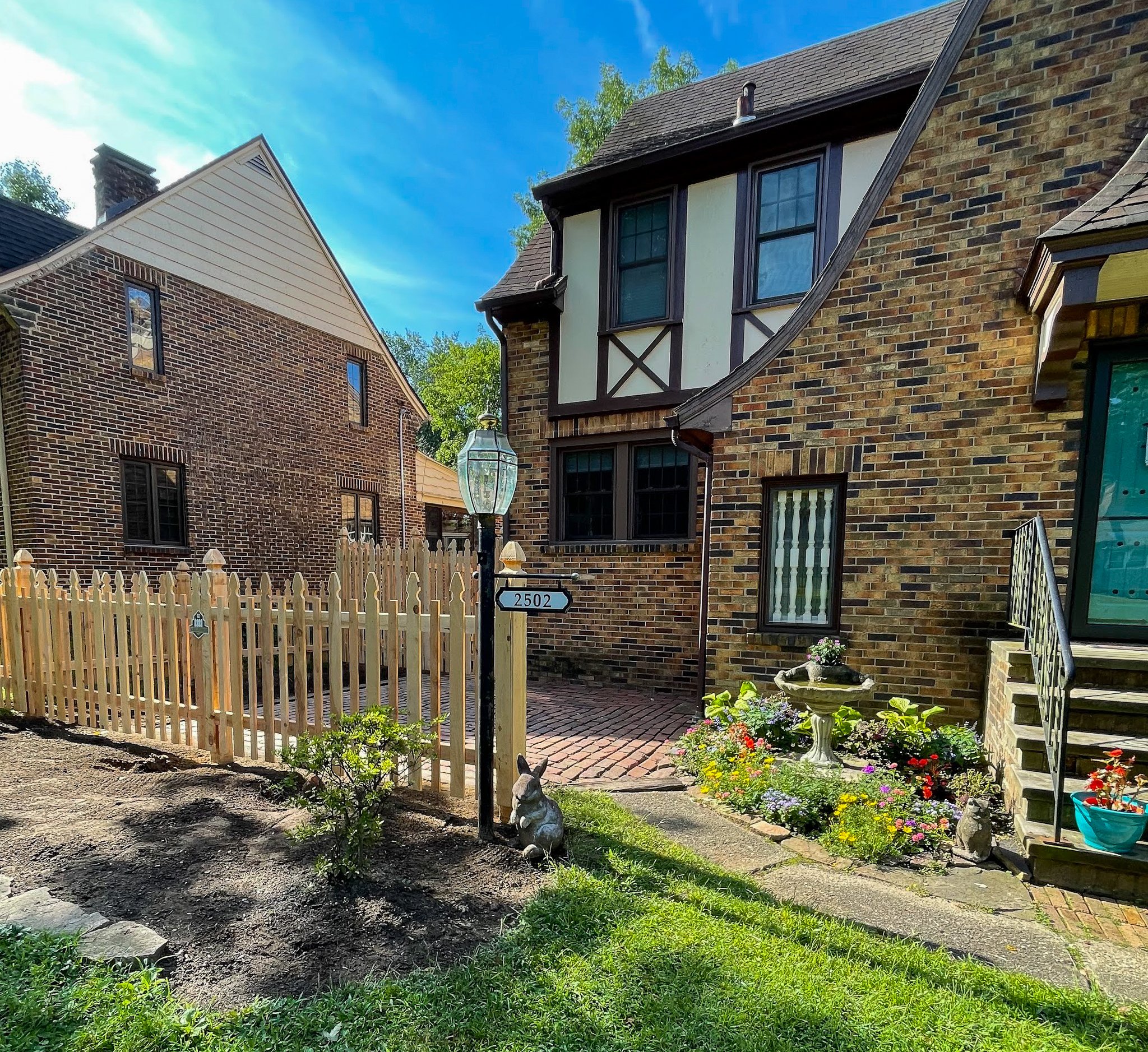 4'-Picket-Alternating French Gothic-Cedar-235.jpg