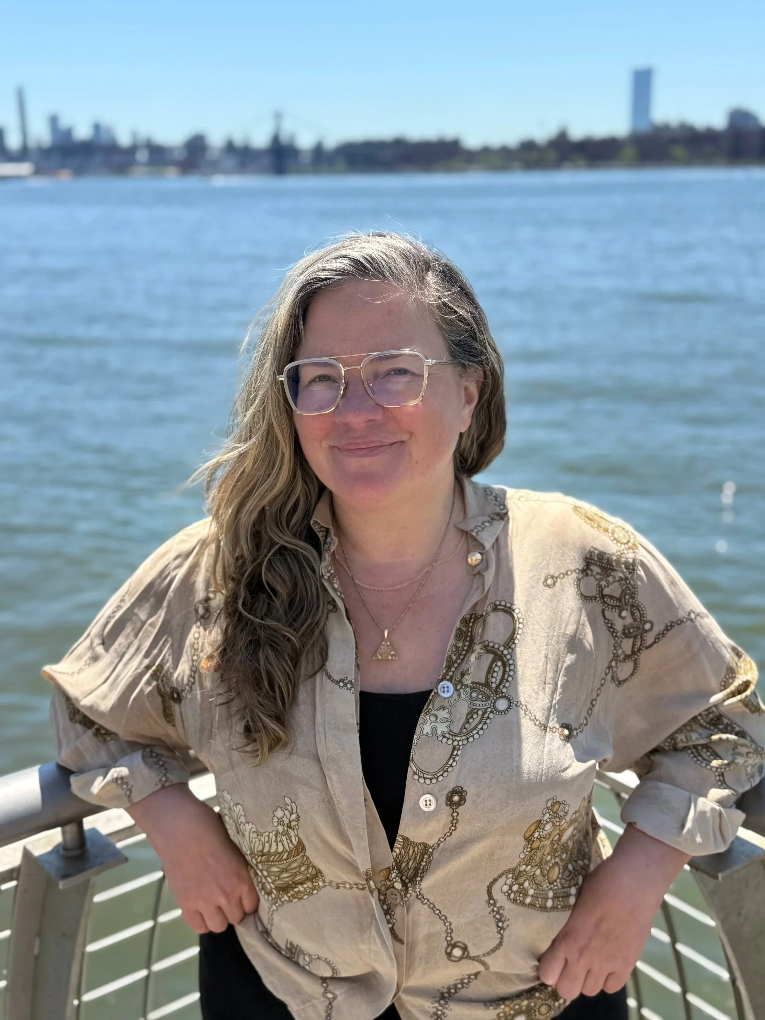 Photo of Rebecca Ross licensed clinical social worker expert psychotherapist, mental health coach and couples therapist in Brooklyn New York and New York state